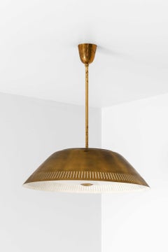Lampada da soffitto, modello 61, in ottone, vetro e plastica, di Lisa Johansson-Pape, anni '50