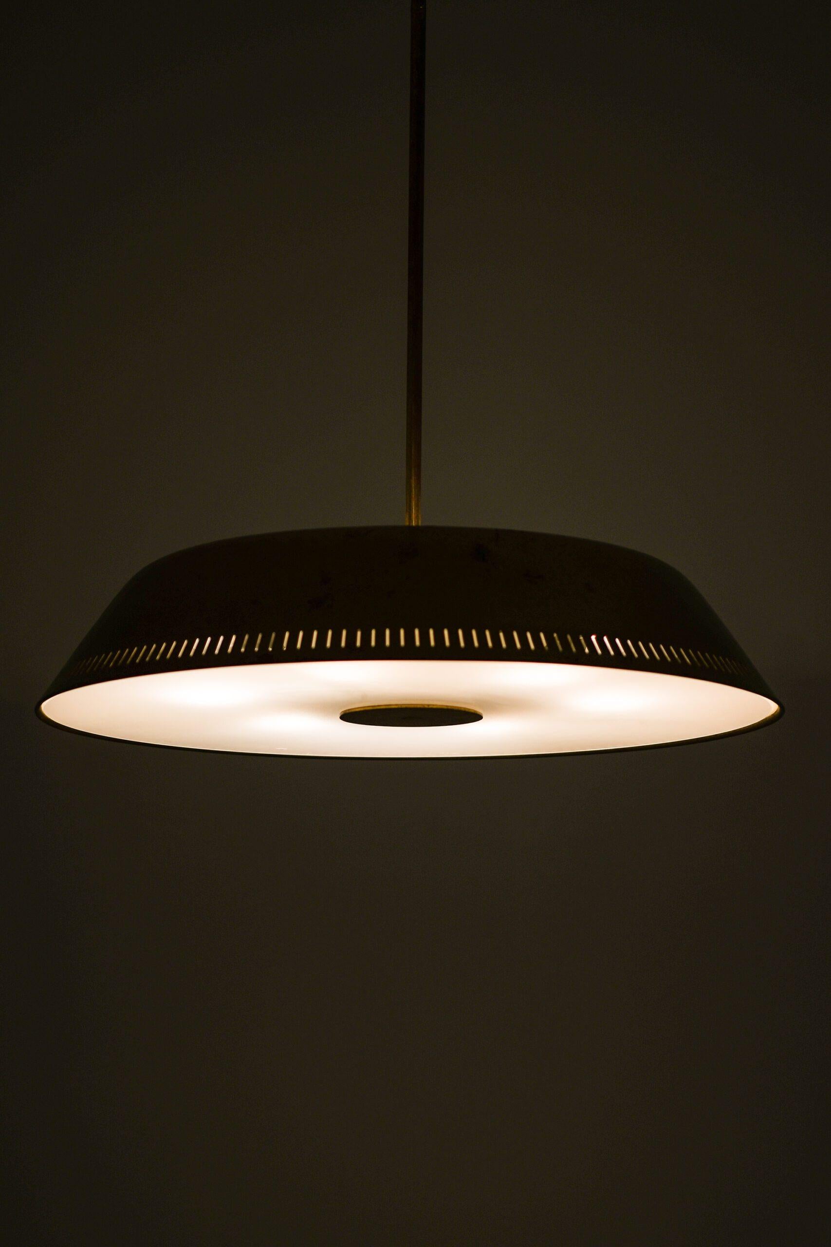 Lámpara de techo, Model No. 11326, de latón, de Harald Notini, década de 1940 Moderno de mediados de siglo en venta