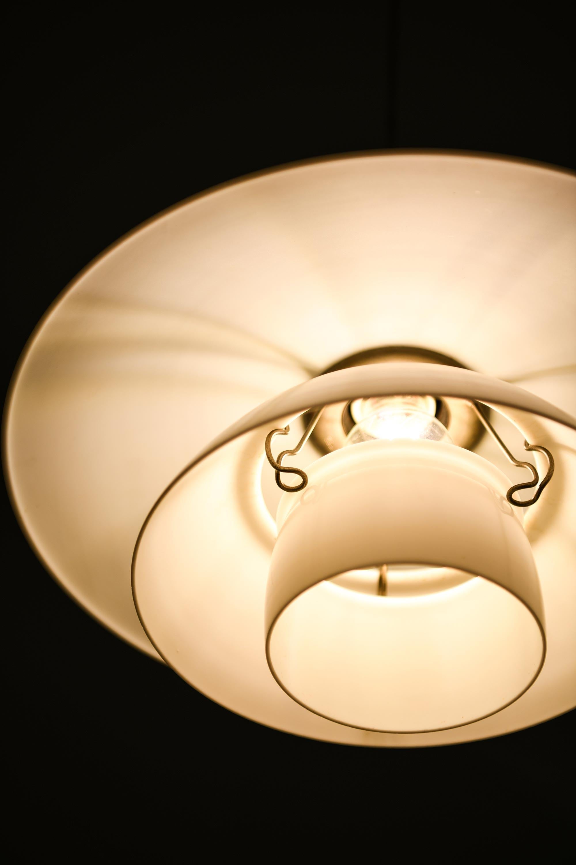 Plafonnier, Model No No 4/4, en verre opalin et métal par Poul Henningsen, années 1930 en vente 3