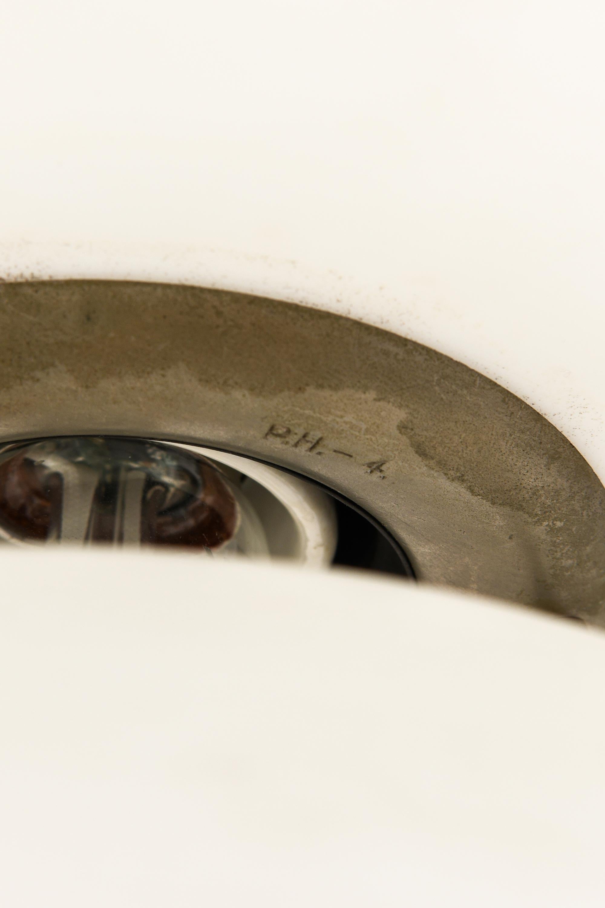 Scandinave moderne Plafonnier, Model No No 4/4, en verre opalin et métal par Poul Henningsen, années 1930 en vente