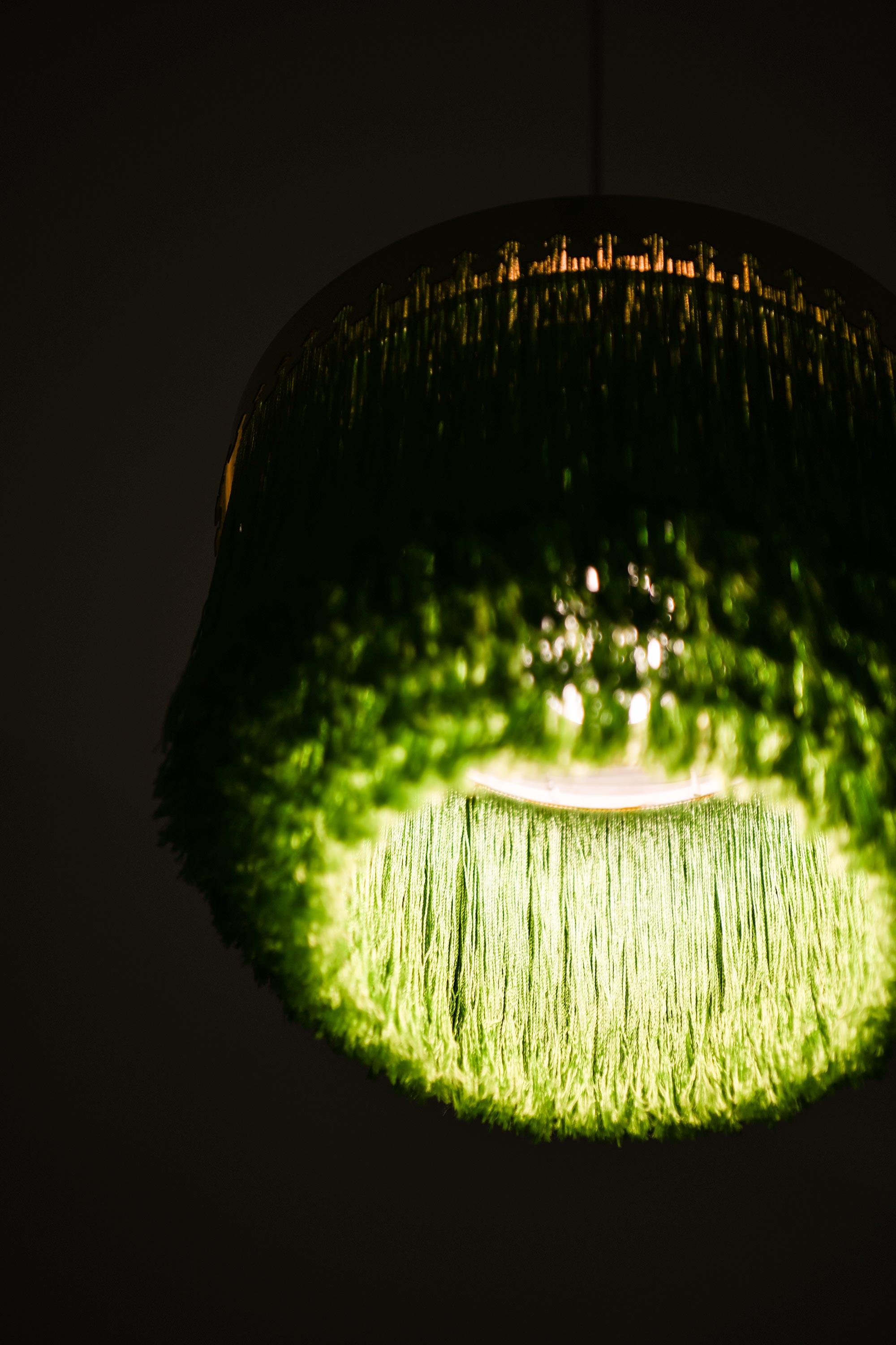 Metà XX secolo Lampada da soffitto, Modello T-601/M, in seta e ottone di Hans-Agne Jakobsson, 1965 in vendita