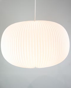 Plafonnier de la série 132 Lamella par Hallgeir Homstvedt et Jonah Takagi