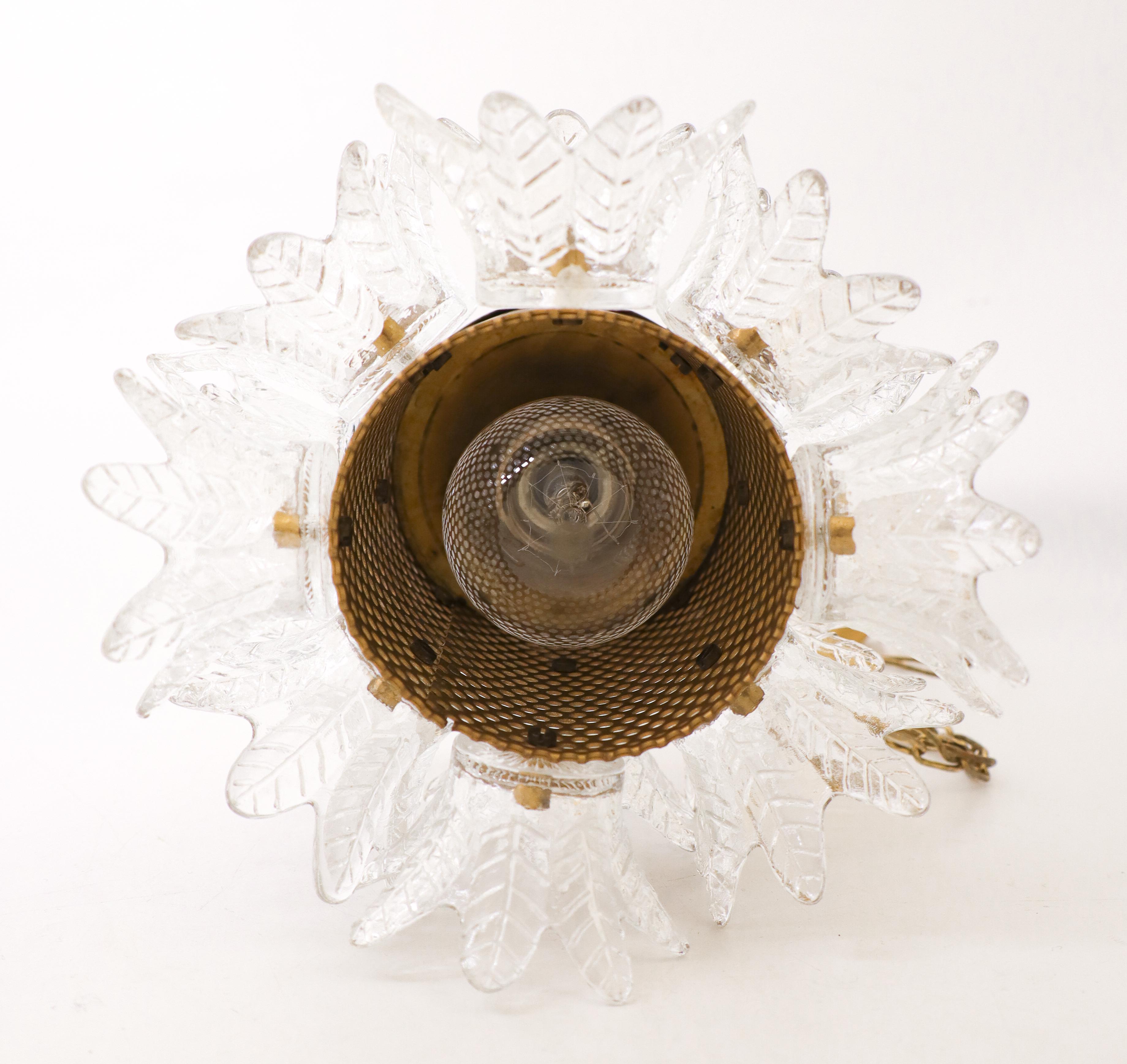 XX secolo Lampada da soffitto / Sospensione - Orrefors - Fiori in ottone e vetro - Anni '60 in vendita