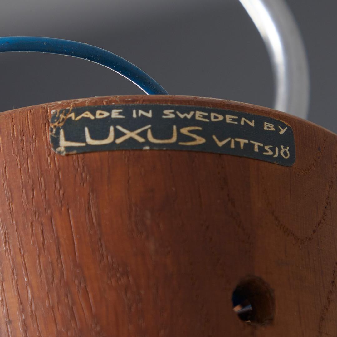 Vetro opalino Lampada da soffitto in teak a 8 bracci di Uno & Östen Kristiansson Luxus, Vittsjö, Svezia 1950s in vendita