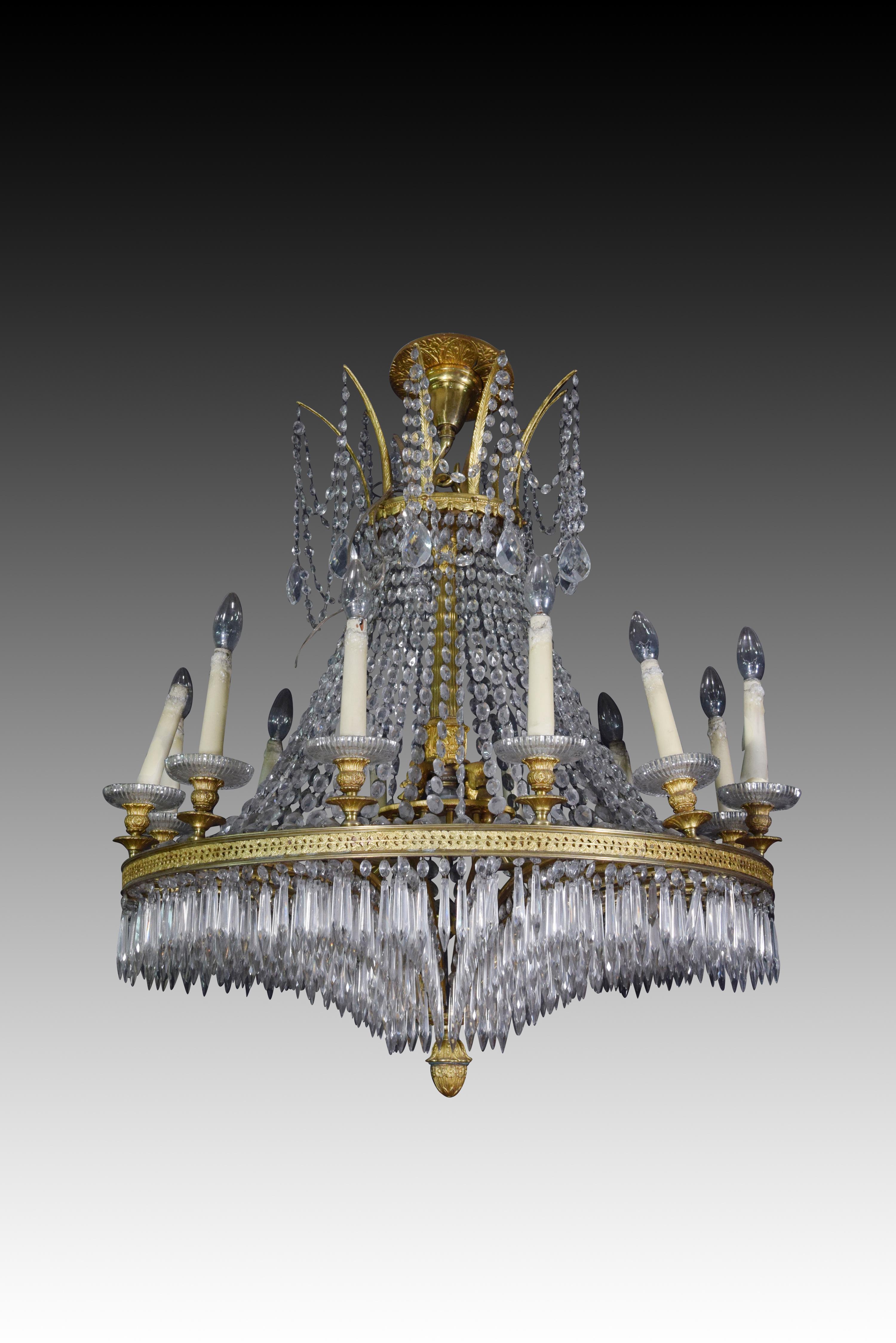 Ceiling lamp, twelve lights. Bronze, glass. XIX century. 
Ceiling lamp with a gilded bronze structure decorated with architectural and plant elements of clear classicist influence, which has twelve light points (in the shape of a candle and a glass