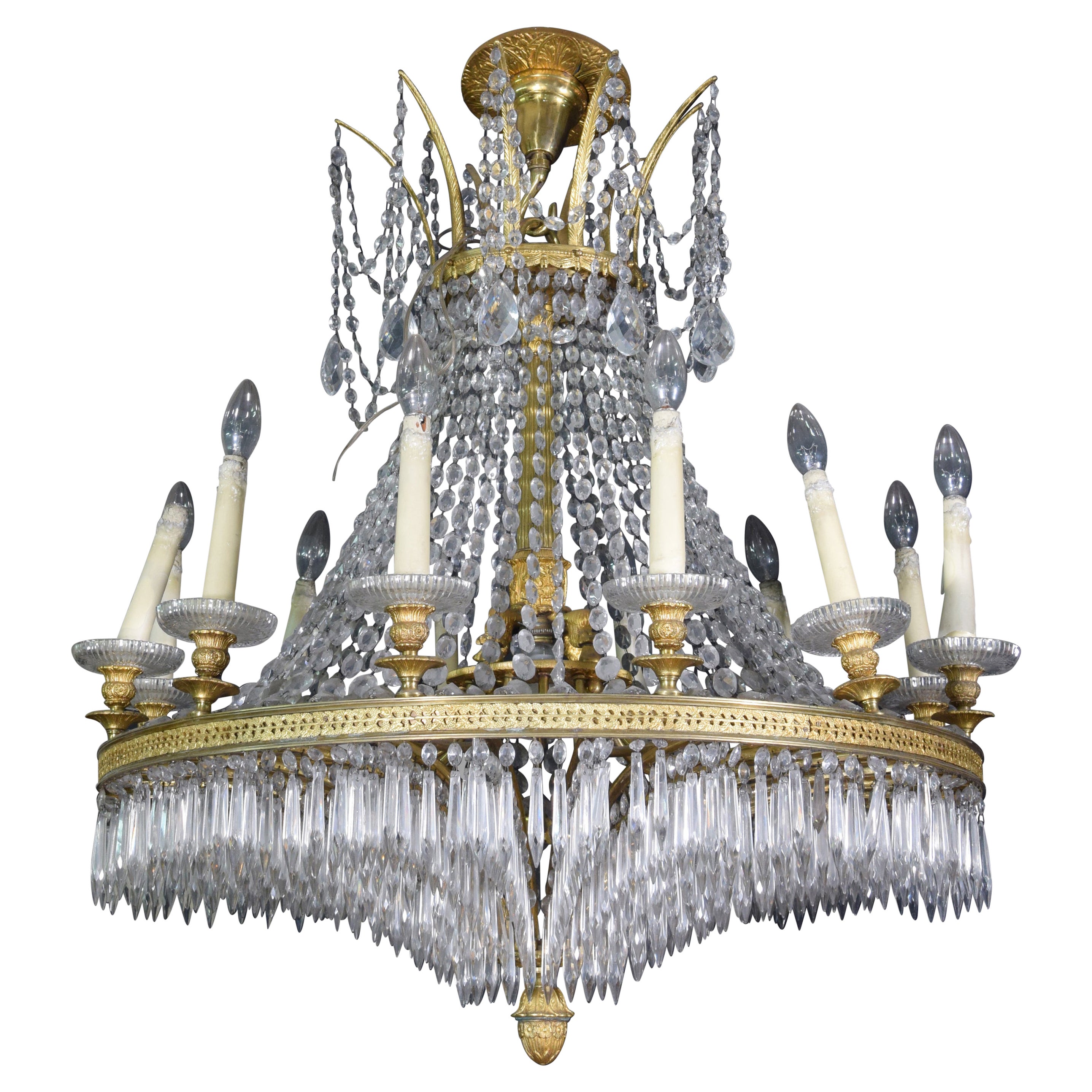 Plafonnier à douze lumières. Bronze, verre. XIXème siècle.
