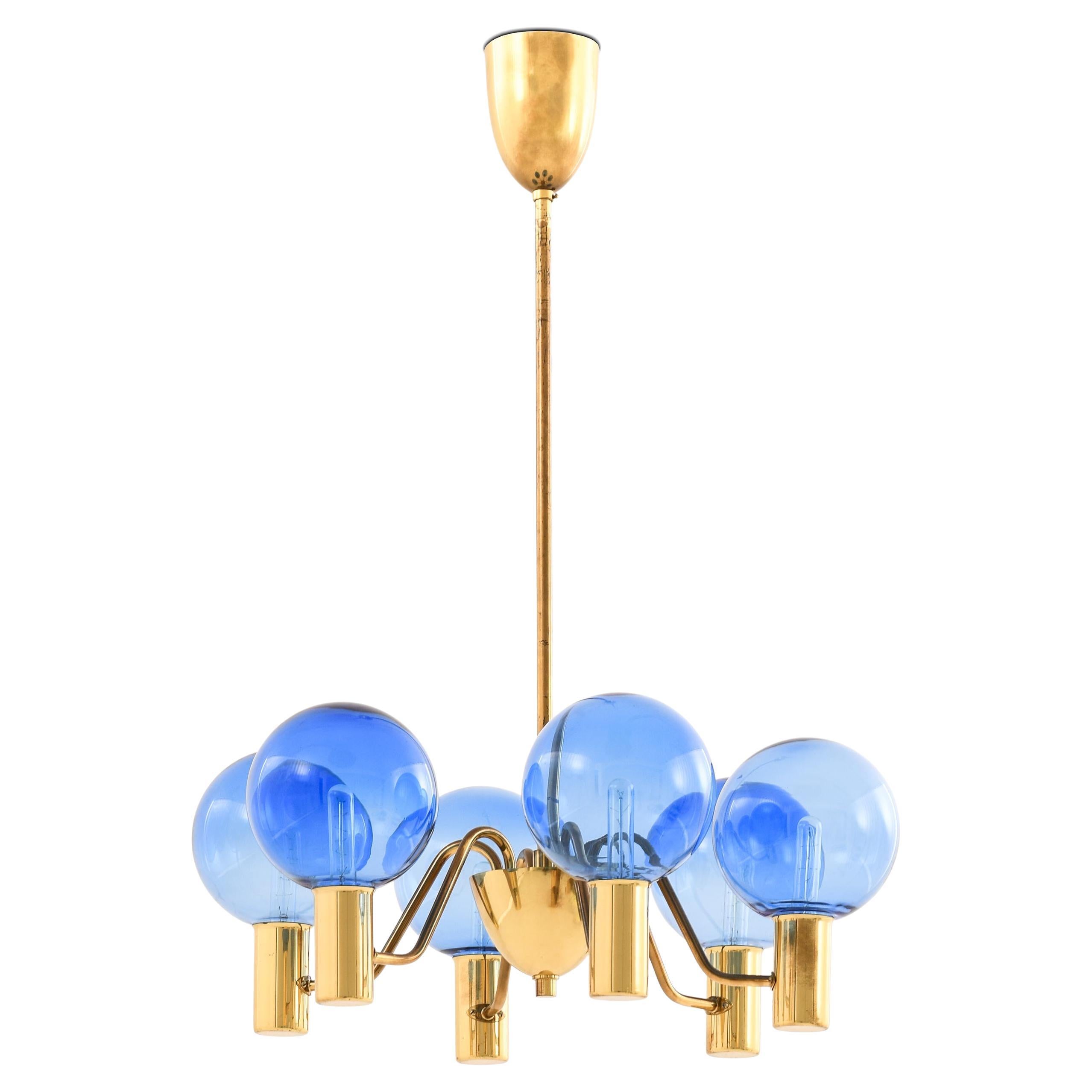 Lampada da soffitto con globo di vetro blu di Hans-Agne Jakobsson, anni 
60 in vendita