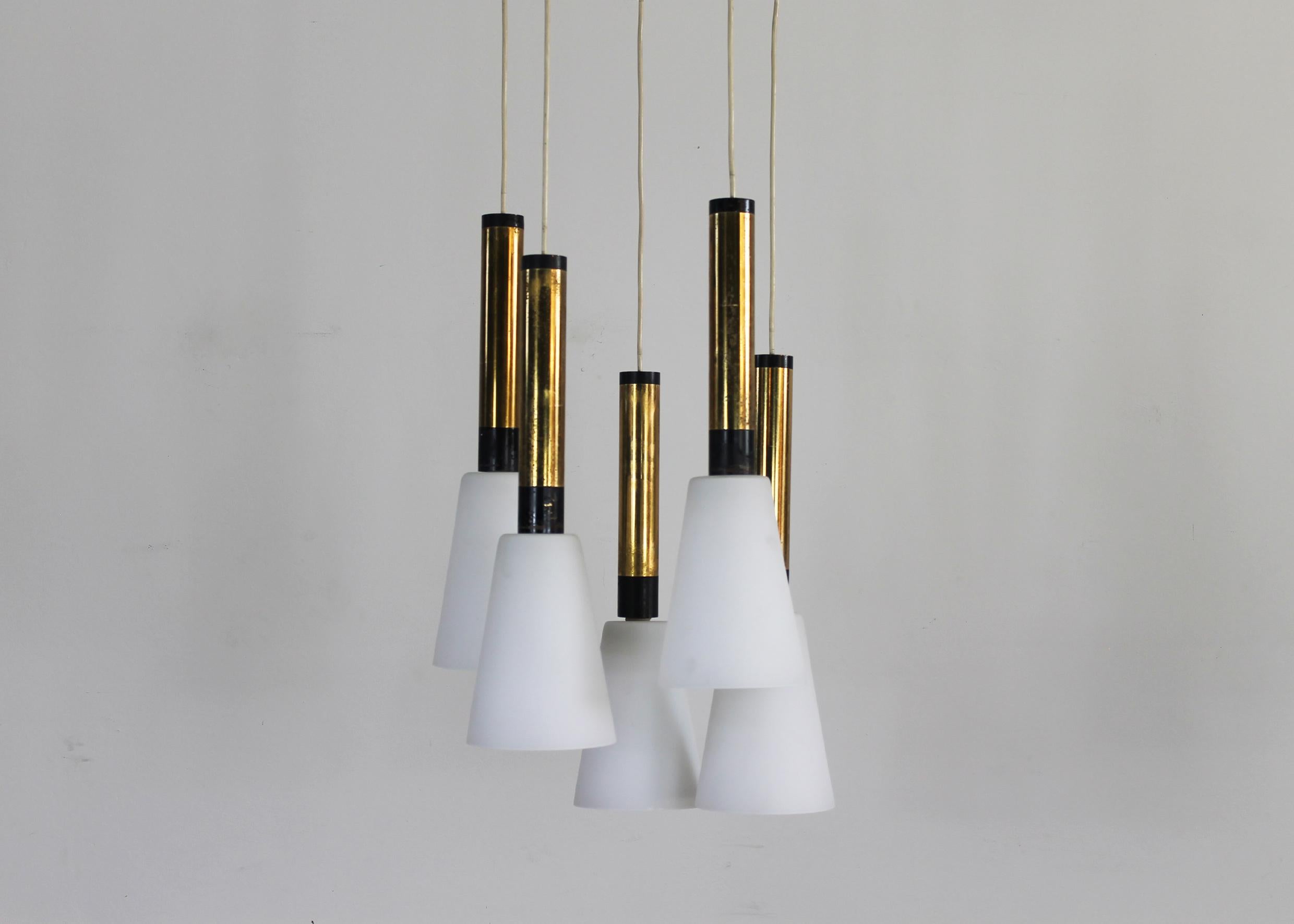 Mid-Century Modern Pendant Lamp with Five Elements in Opaline Glass by Stilnovo 1960s Italy For Sale