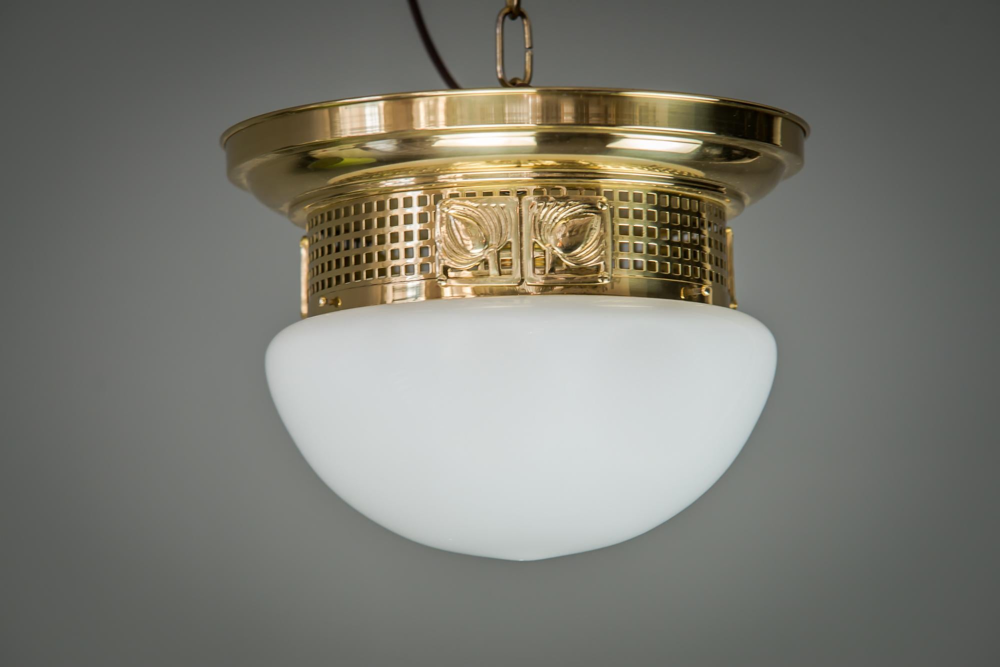 Ceiling lamp with opal glass in the style of Jugendstil
This is a reproduction.
We have also the same in nickel-plated
Opal glass
Depending on the order quantity it can take up to 2 weeks to finish the lamps
Polished and stove enameled.