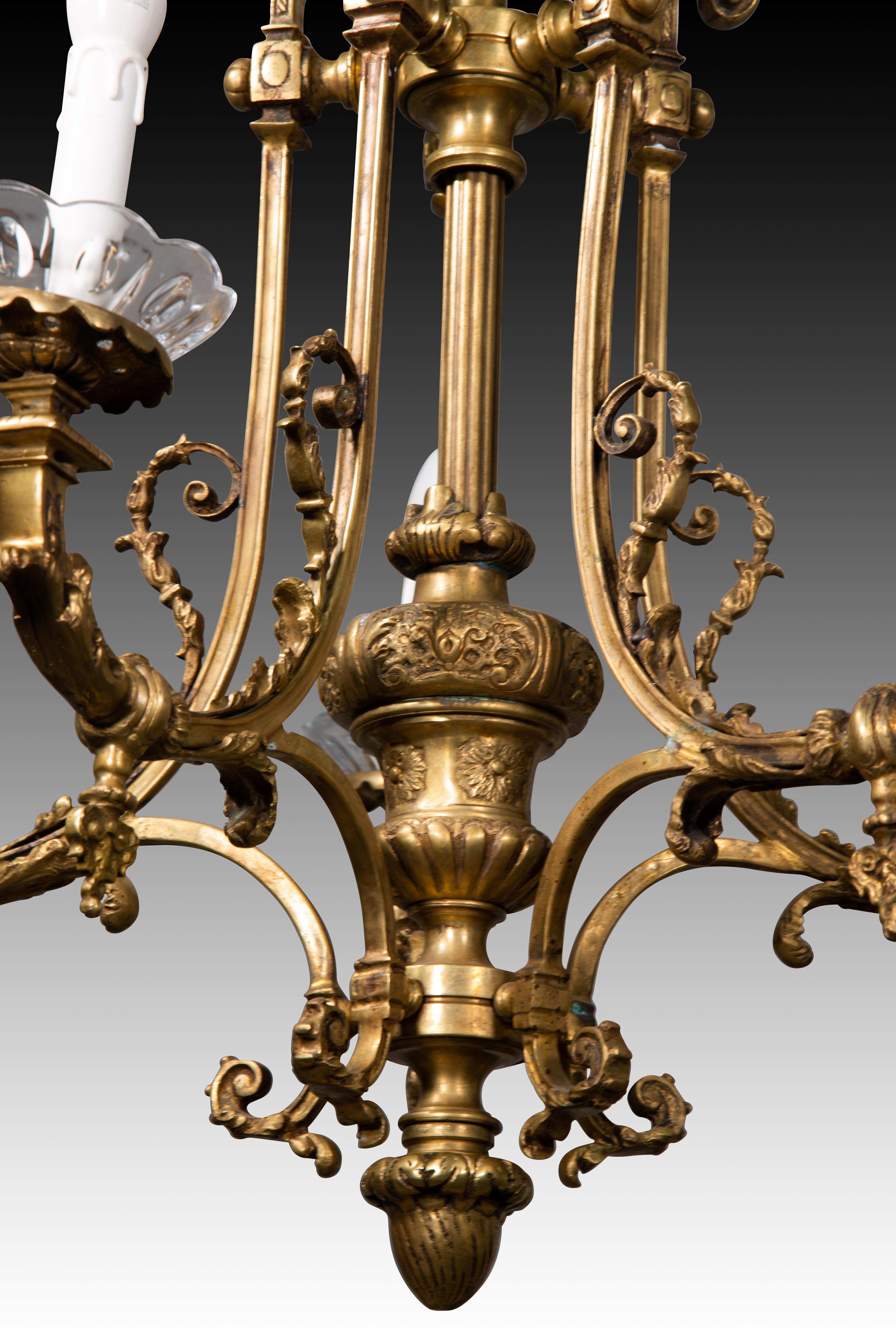Lámpara de techo de seis luces. Bronce con acabado antiguo y cristal. en Bueno estado para la venta en Madrid, ES