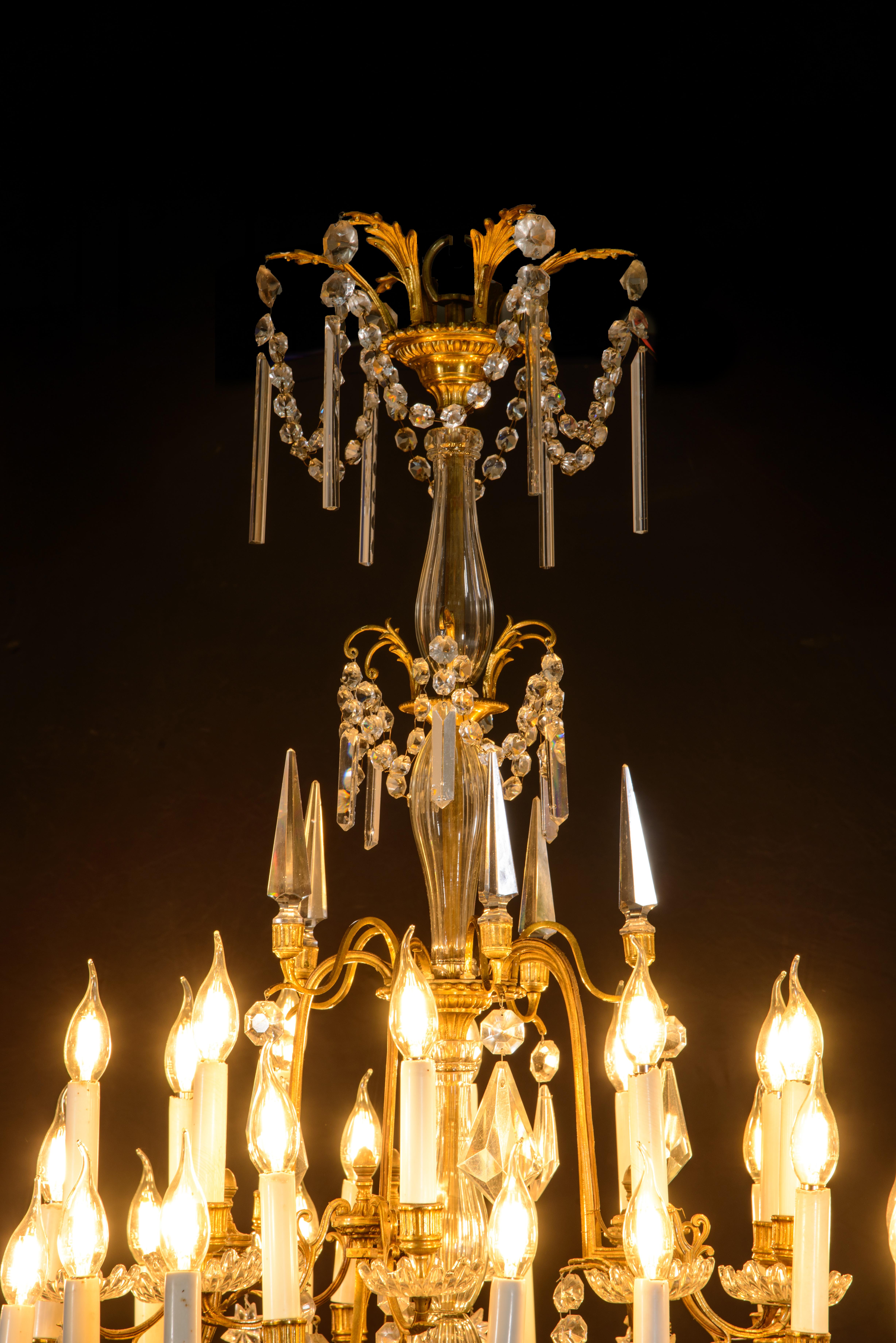 Lampada da soffitto con trenta luci. Bronzo, vetro. XIX secolo. In condizioni discrete in vendita a Madrid, ES