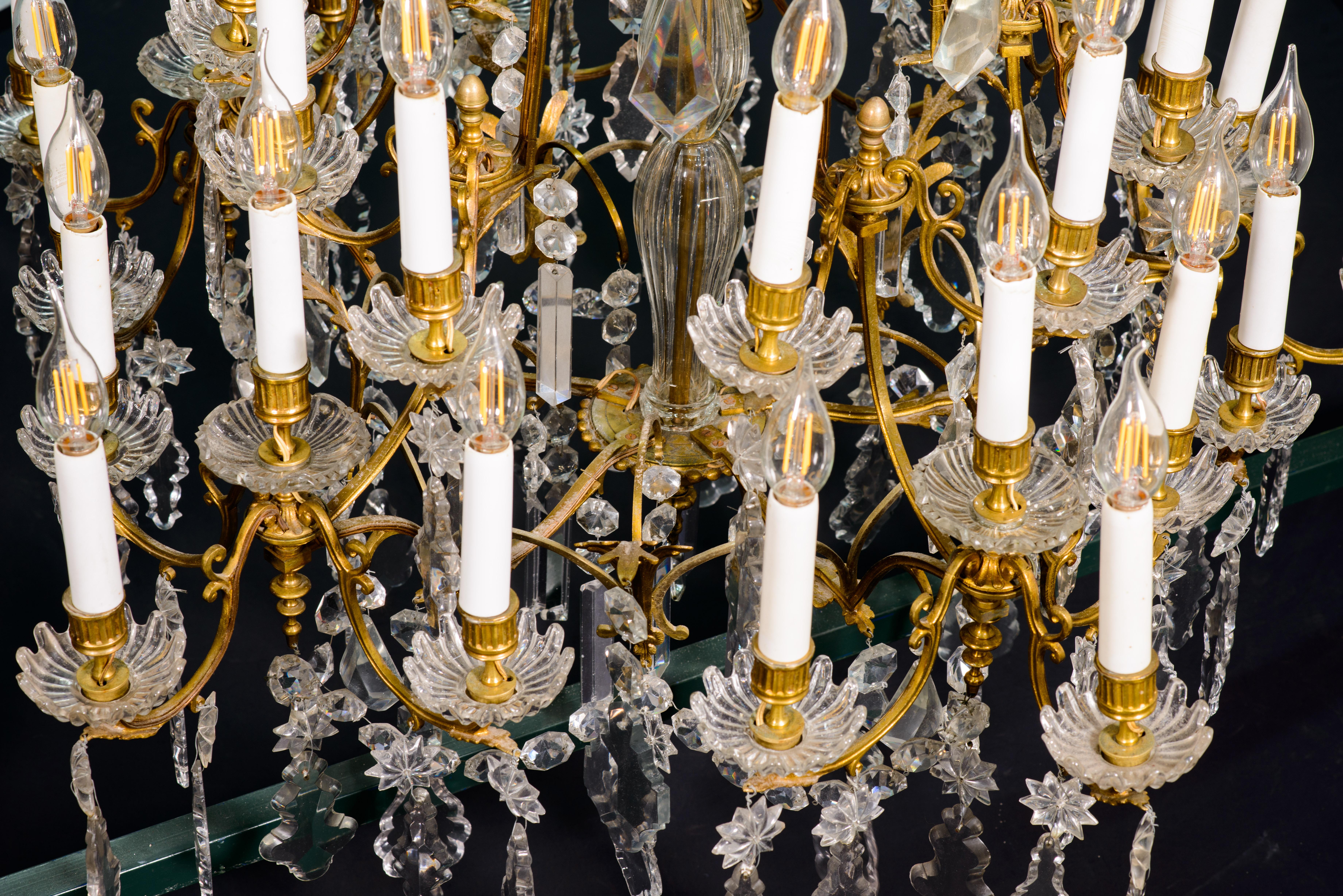 Lampada da soffitto con trenta luci. Bronzo, vetro. XIX secolo. in vendita 3