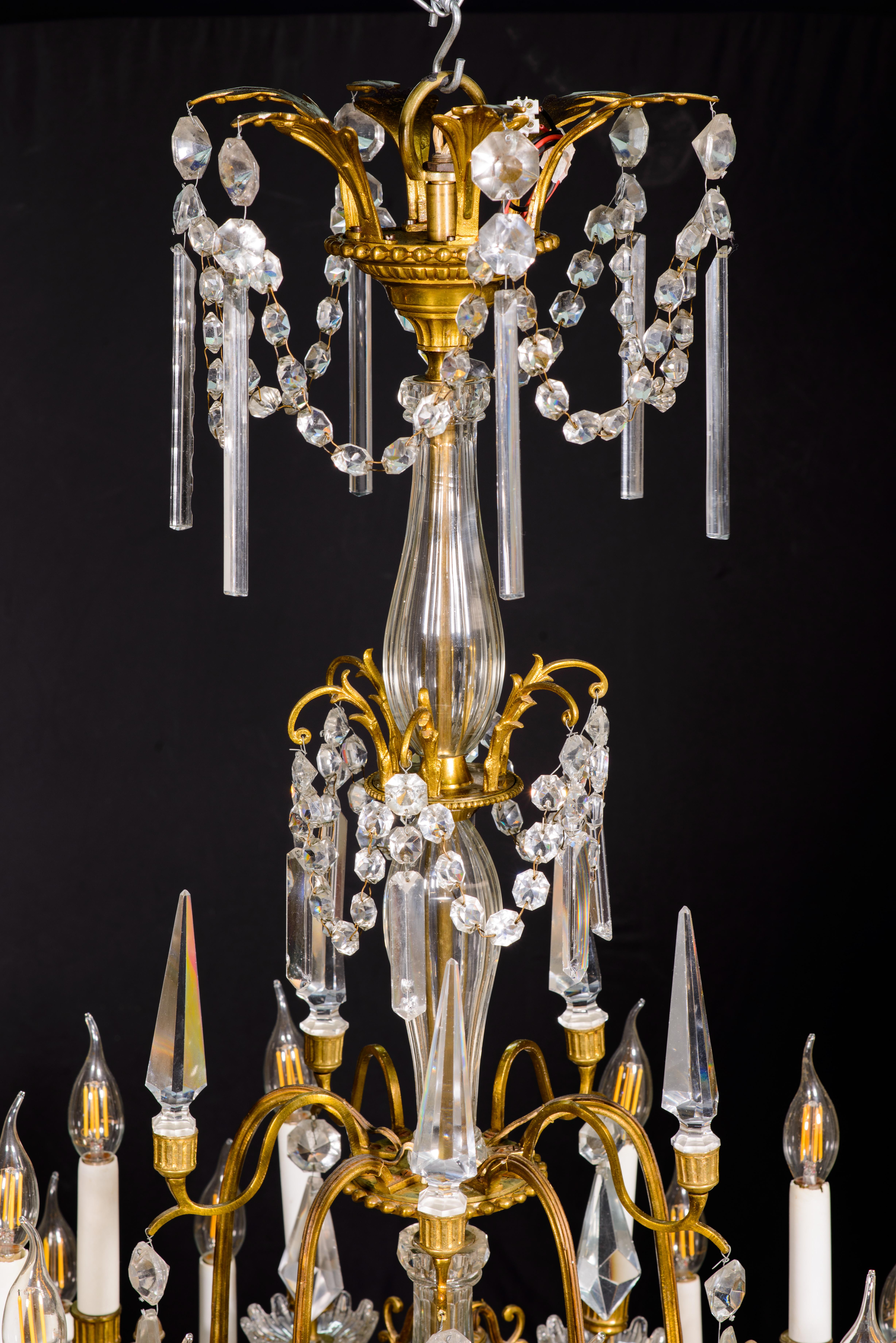 Lampada da soffitto con trenta luci. Bronzo, vetro. XIX secolo. in vendita 4