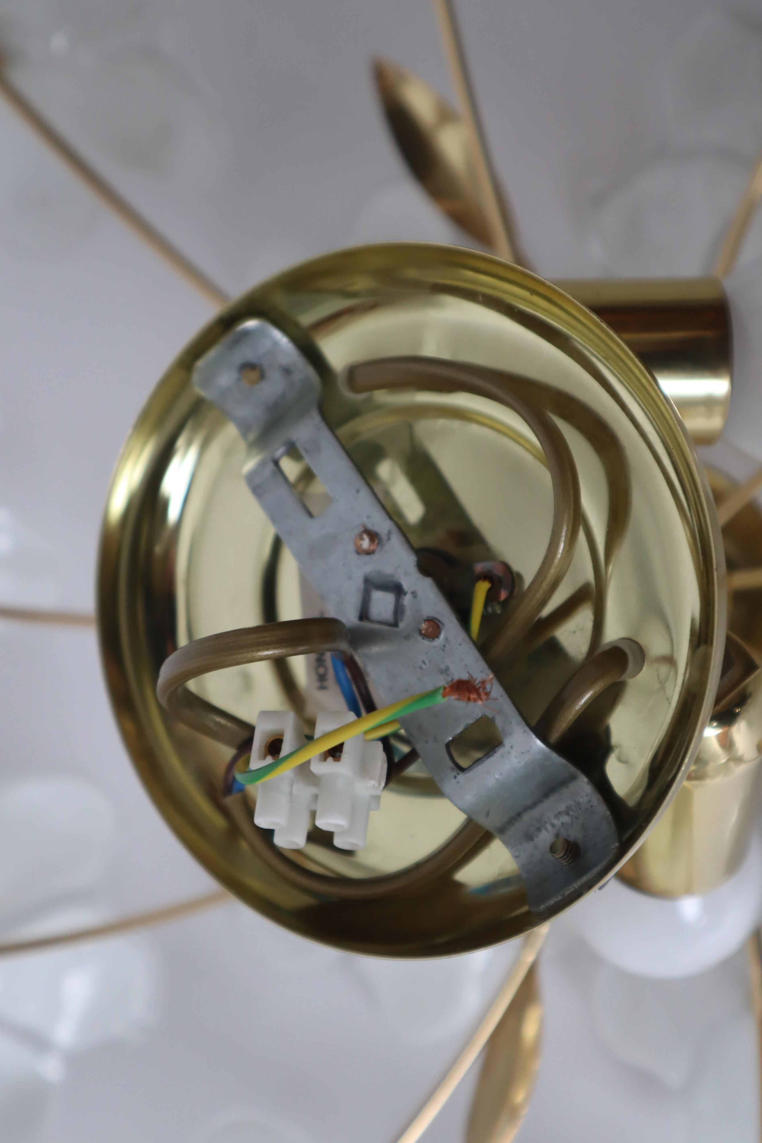 Lampada da soffitto con fiori in vetro di Murano bianco di Hosel anni '80 in vendita 4