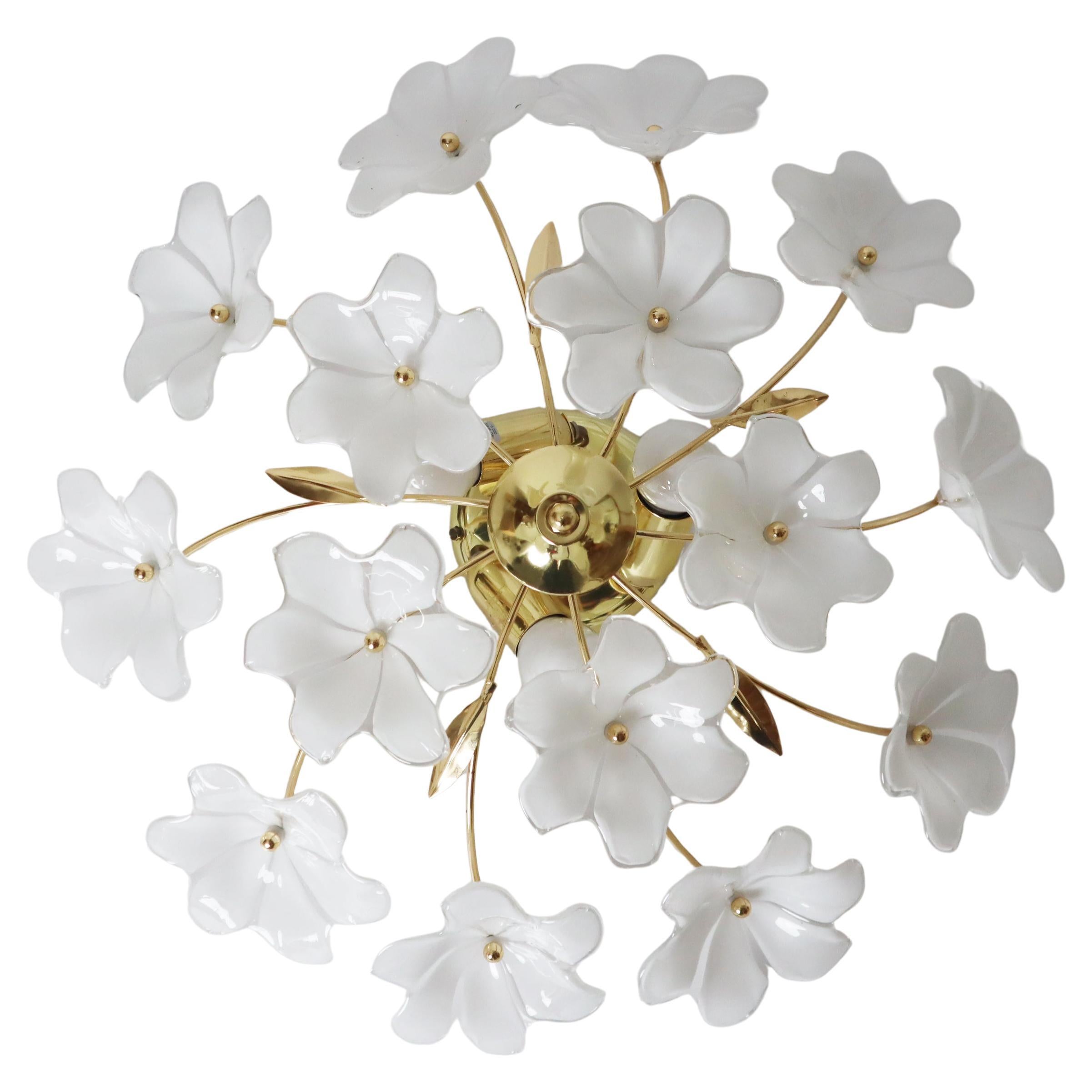 Plafonnier avec fleurs en verre de Murano blanc par Hosel, années 1980