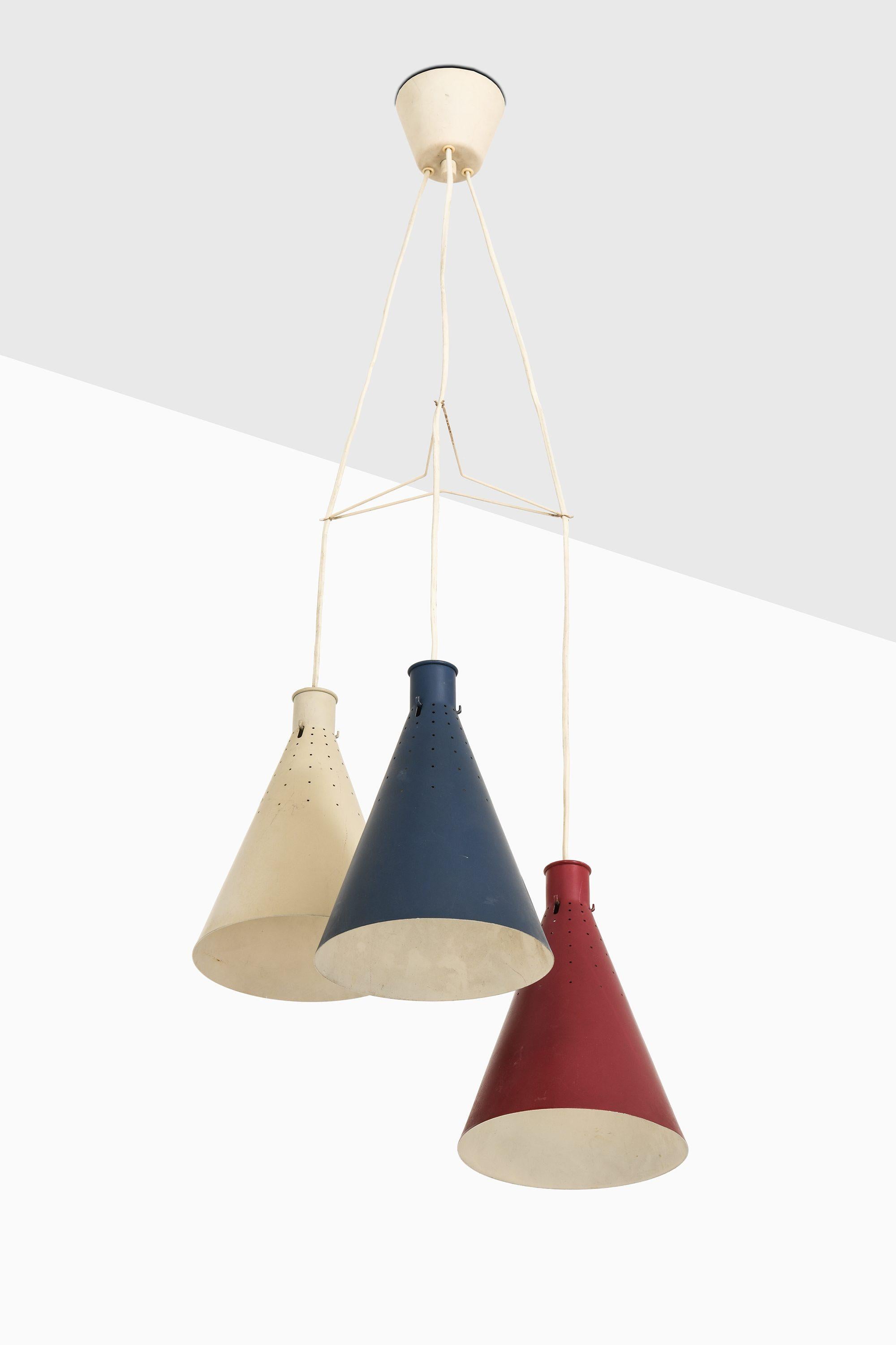 Ceiling Lamps in Lacquered Metal by Alf Svensson, 1950's

Additional Information:
Material: Lacquered metal
Style: Mid century, Scandinavian
Rare ceiling lamps model T7
Produced by Bergboms in Sweden
Dimensions (W x D x H): 40 x 40 x 107 cm
Price is