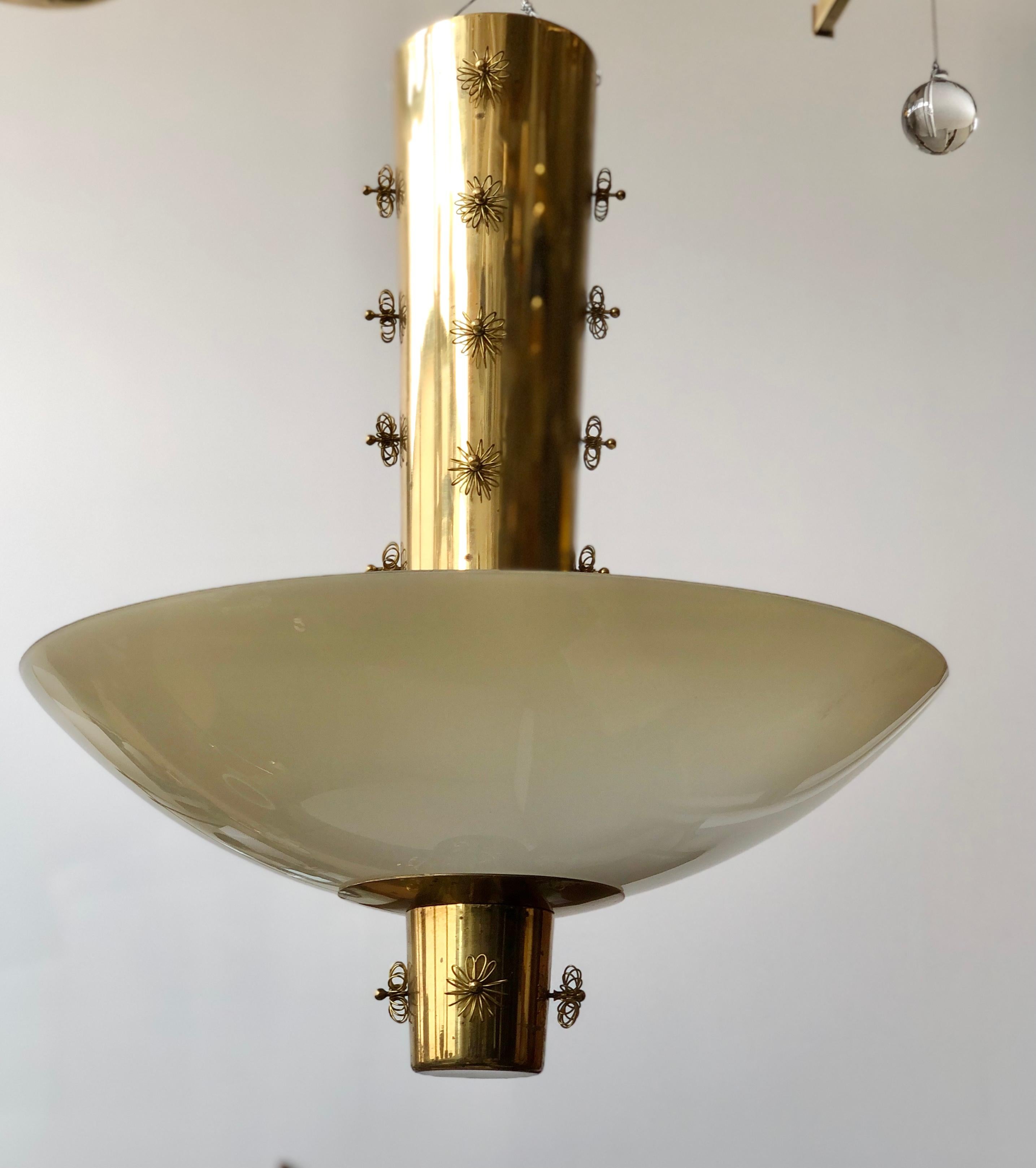 Ceiling light by Paavi Tynell for Taito Oy, Finland, Circa 1950th.
Polished brass stem with wire flowers decoration and opaline glass shade. 3 Edition type sockets.
Some tarnish on brass parts.
Rewiring recommended .
Rewiring and repolish