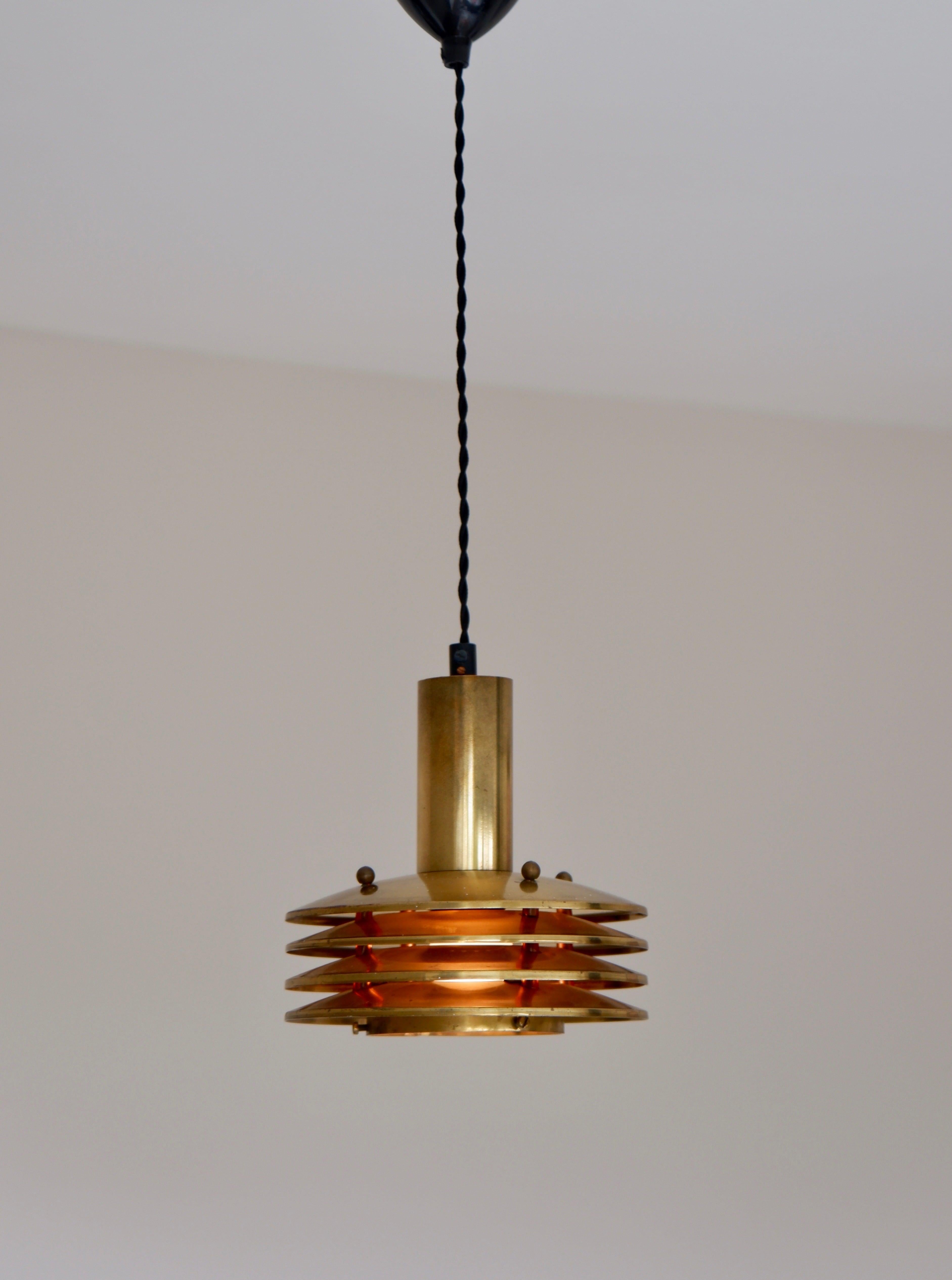Ceiling light in brass designed by Kari Ruokonen circa 1960. In Fair Condition In Hägersten-Liljeholmen, Stockholms län