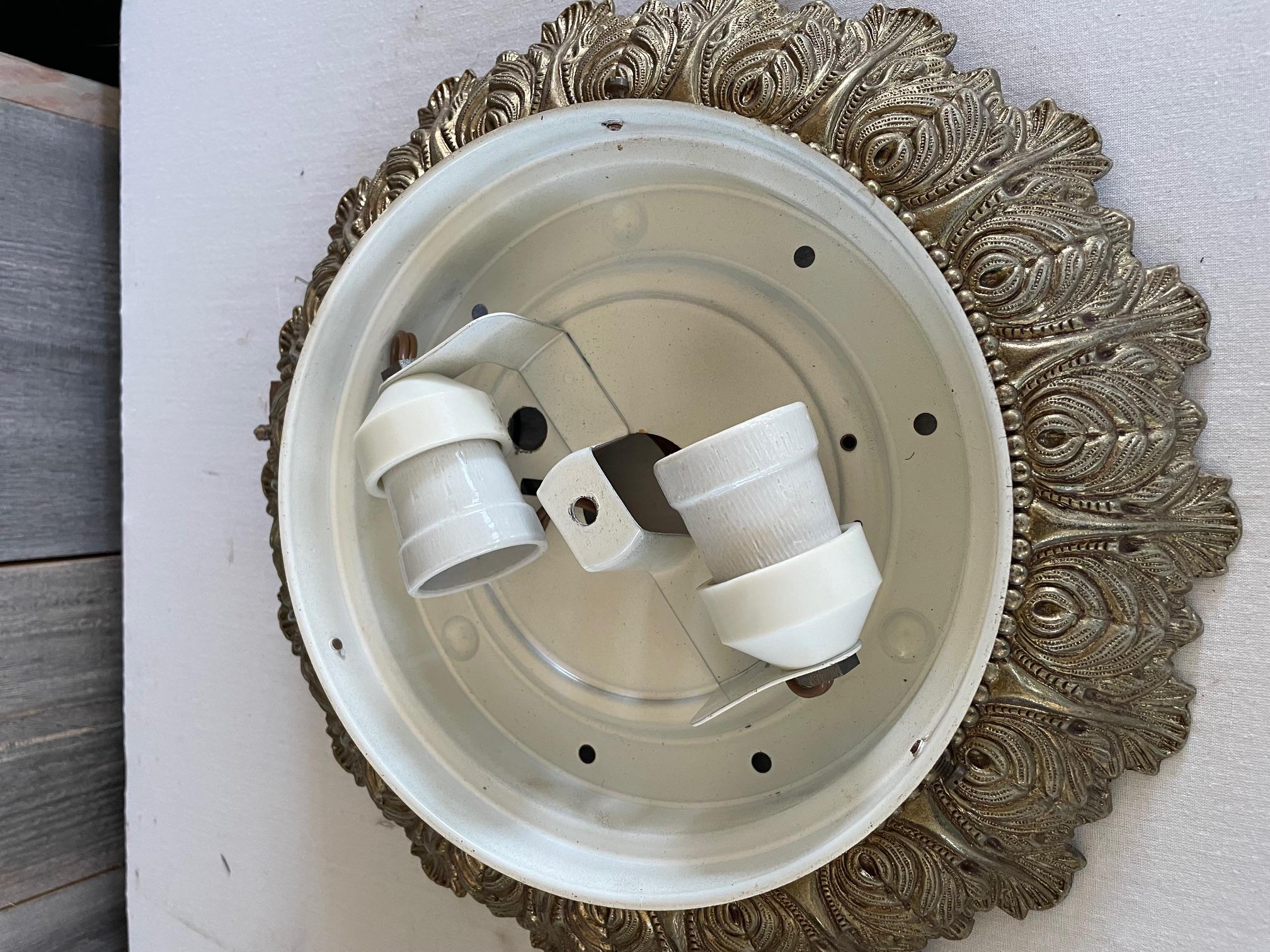 Plafoniera in metallo e vetro tagliato, tipica degli anni '50, ispirata alle plafoniere in bronzo della fine del XIX secolo.