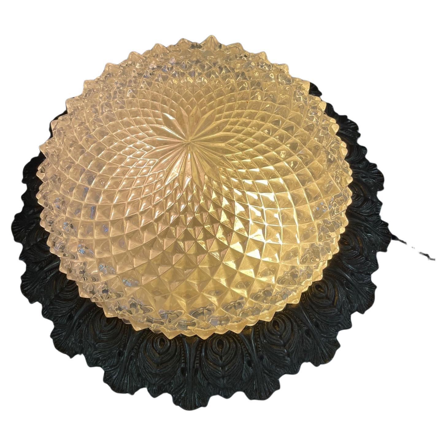 Lampada da soffitto in metallo e vetro tagliato in vendita