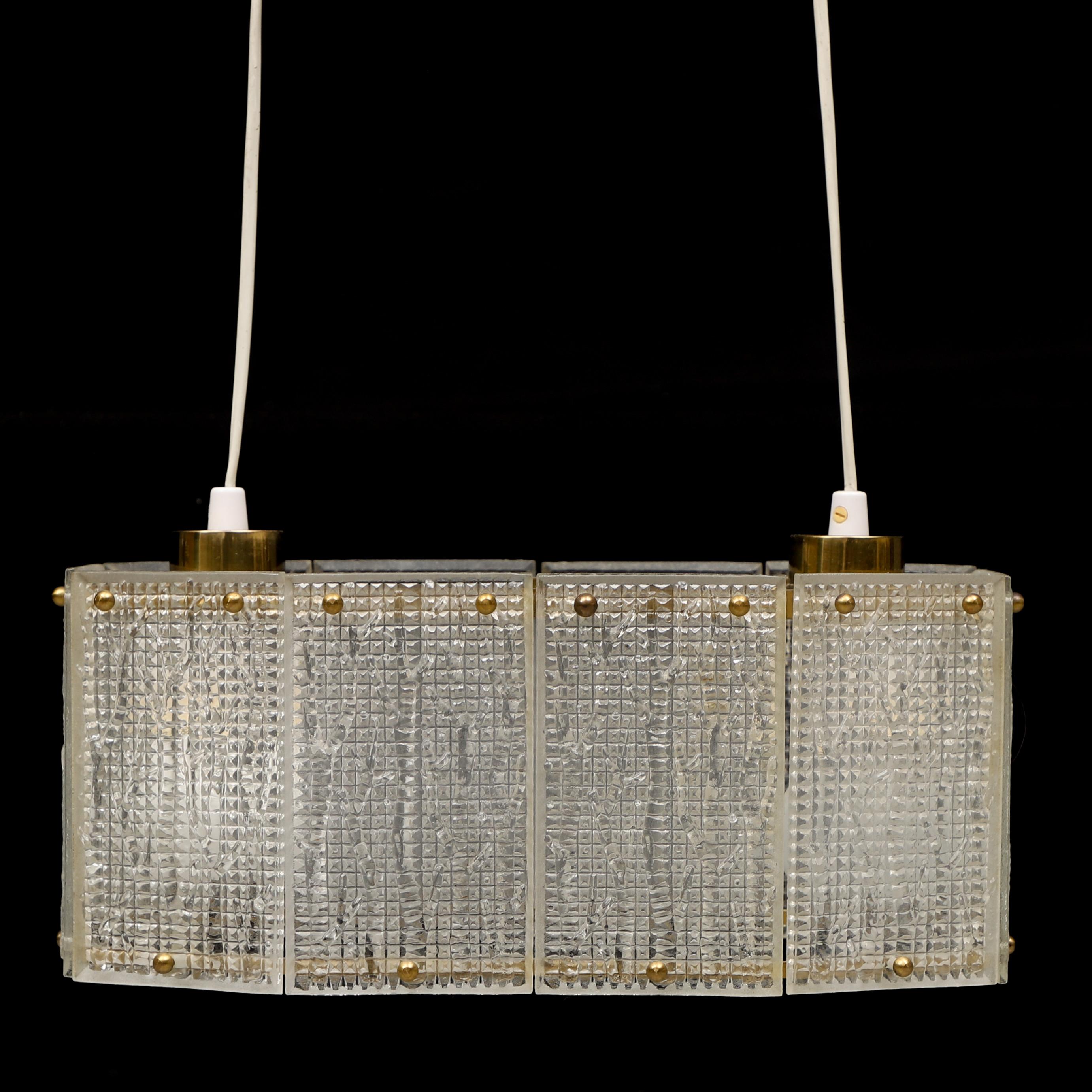 Deckenleuchte aus geformtem Glas und Messing von Orrefors Schweden 1960 (20. Jahrhundert) im Angebot