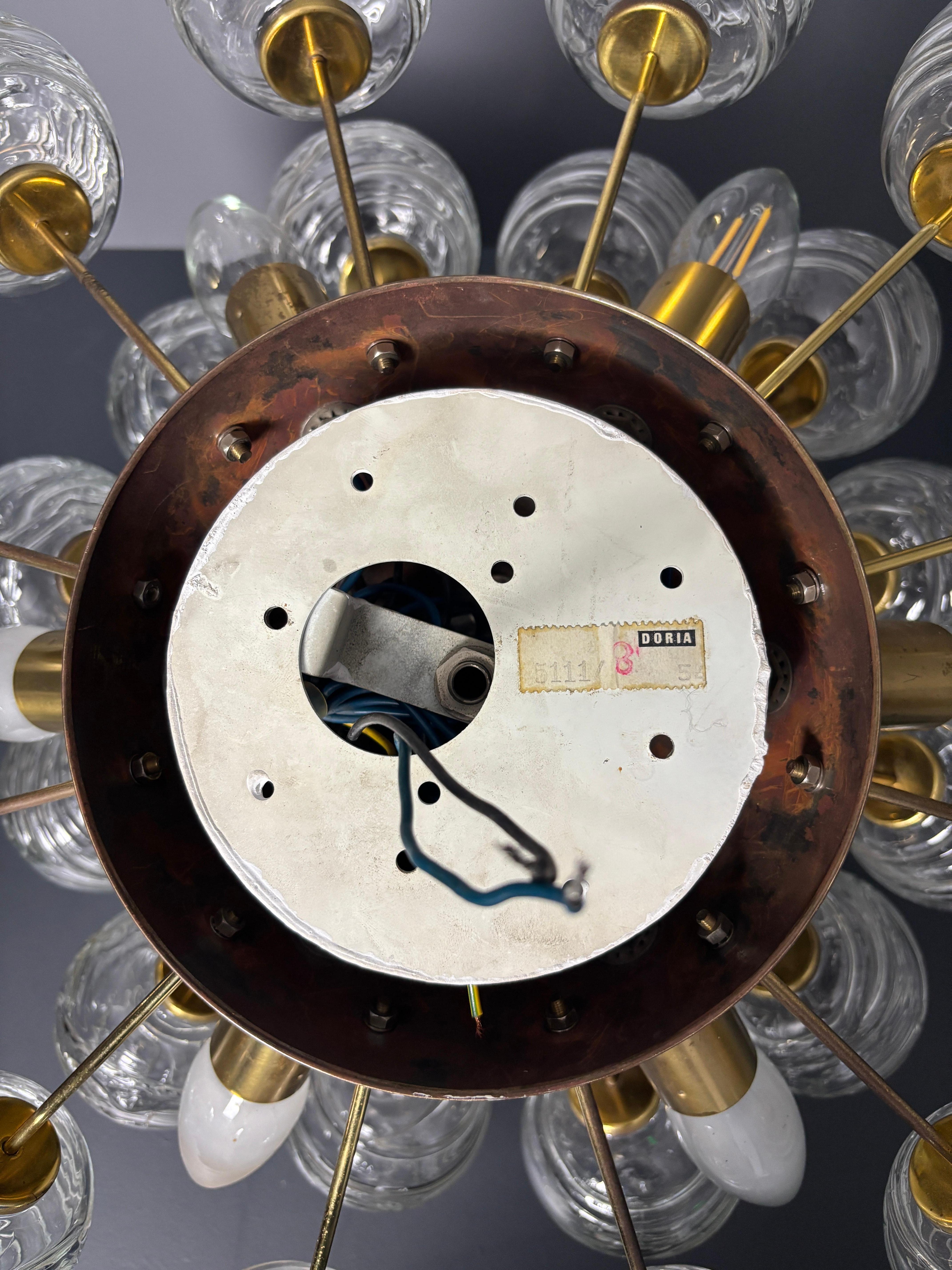 Sputnik-Schneekugel für Decke oder Wand aus Messing und Glas von Doria Leuchten im Angebot 11