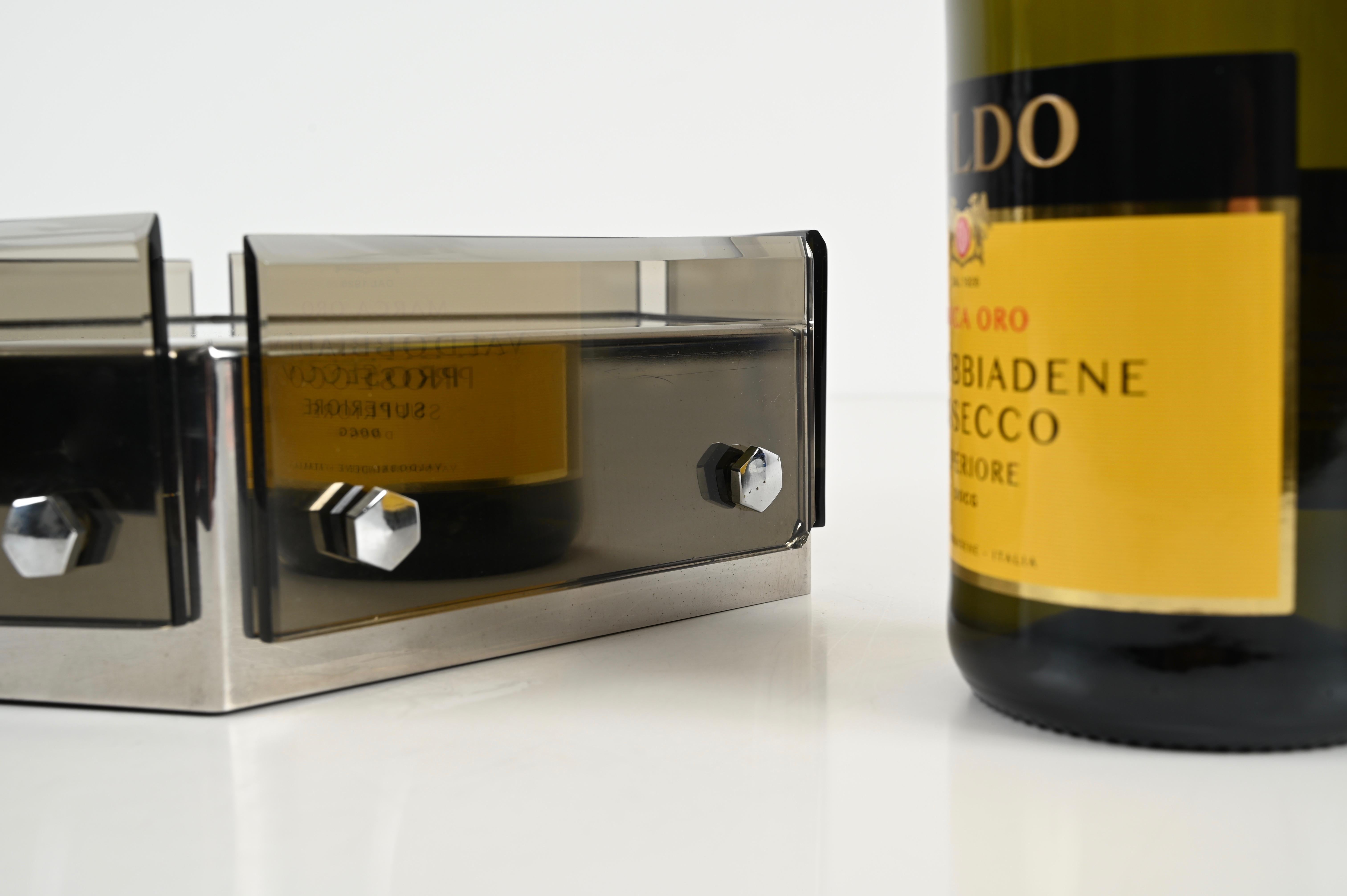 Decken- oder Wandleuchte von Veca aus Chrom, Rauchglas und Opalglas, Italien 1970 im Zustand „Gut“ im Angebot in Roma, IT