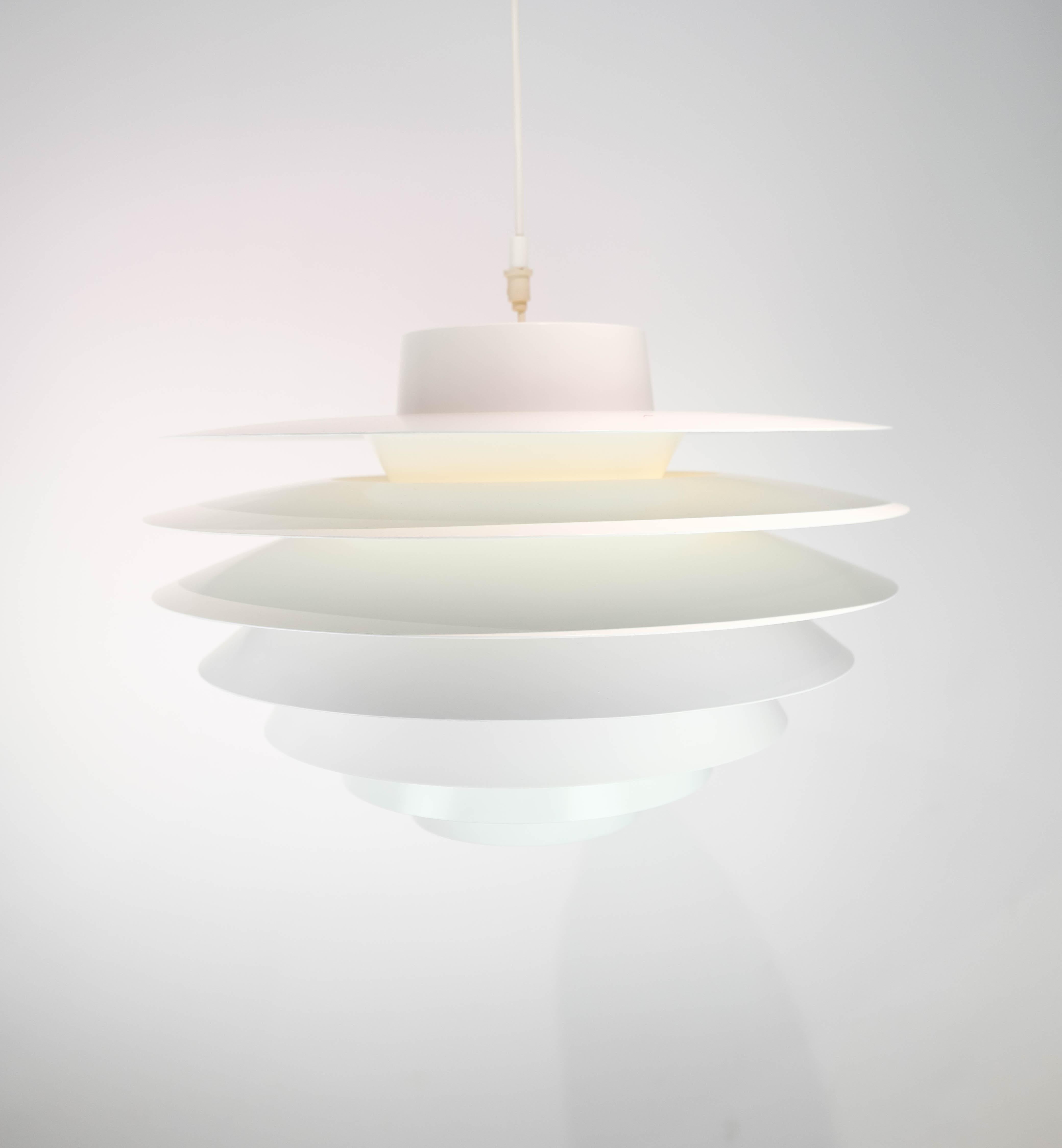 Ceiling pendant, model Verona 720, designed by Sven Middelboe for LYFA in 1978. The lamp is in great vintage condition.