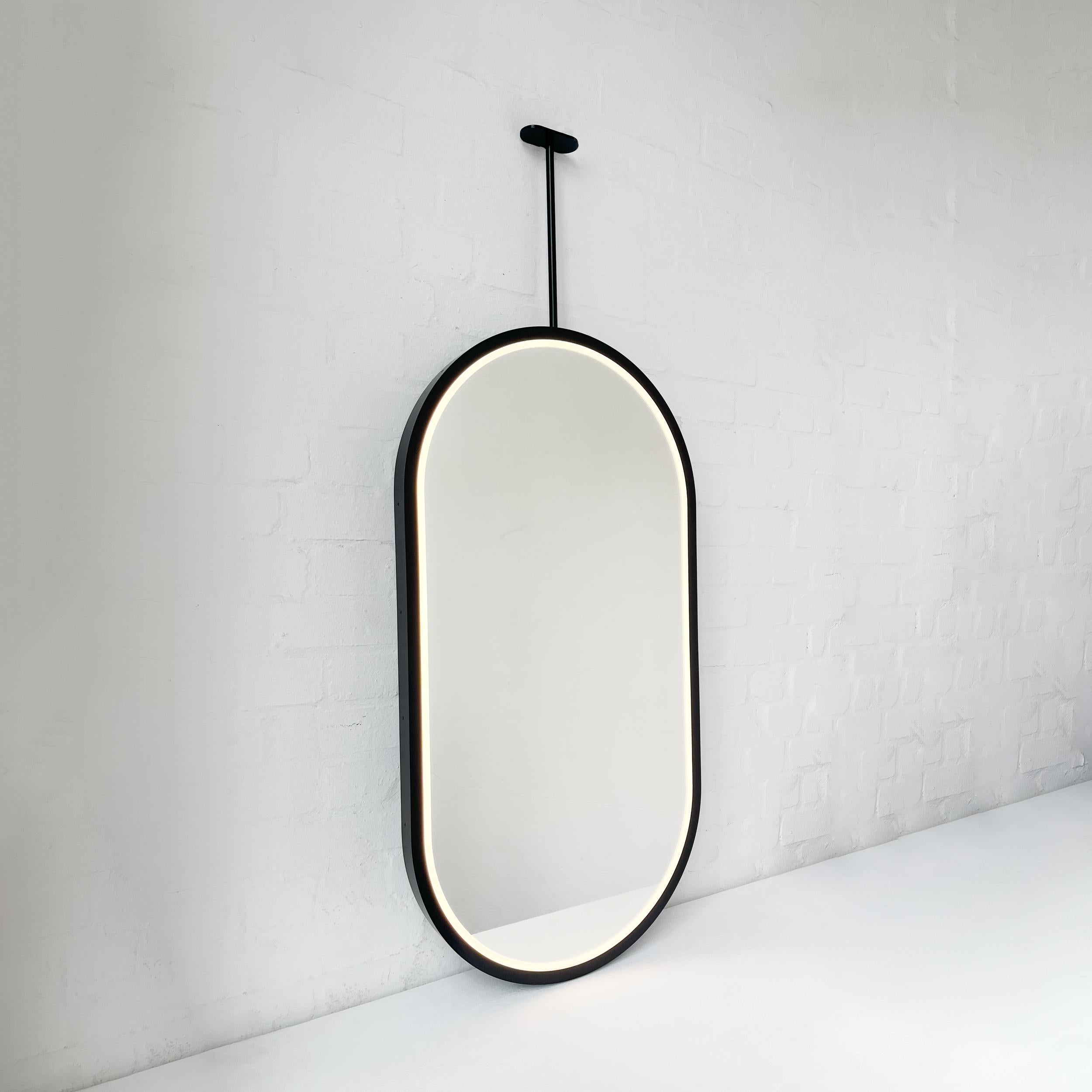 Britannique Miroir à capsule lumineux suspendu au plafond avec cadre intégral noir contemporain en vente