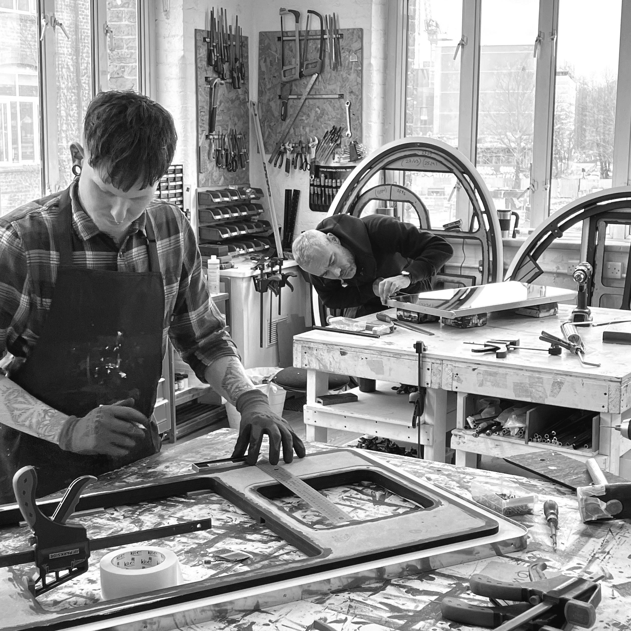 Miroir lumineux suspendu au plafond, cadre patine bronze, 2 bras, Vintage N.4 en vente 9