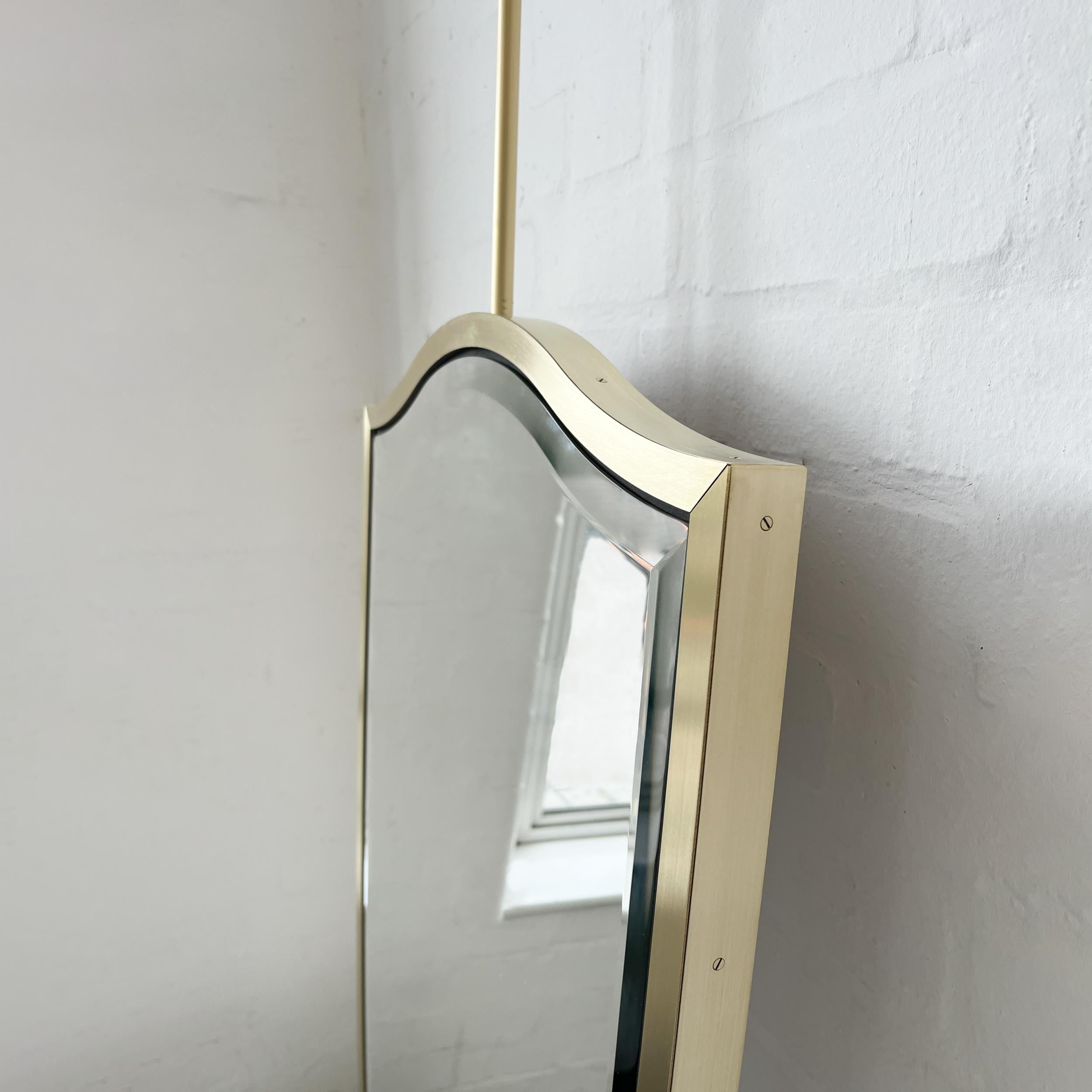 Aufgehängte Decke Vintage N.7 Freiform abgeschrägter Spiegel und Messing voller Rahmen (Britisch) im Angebot