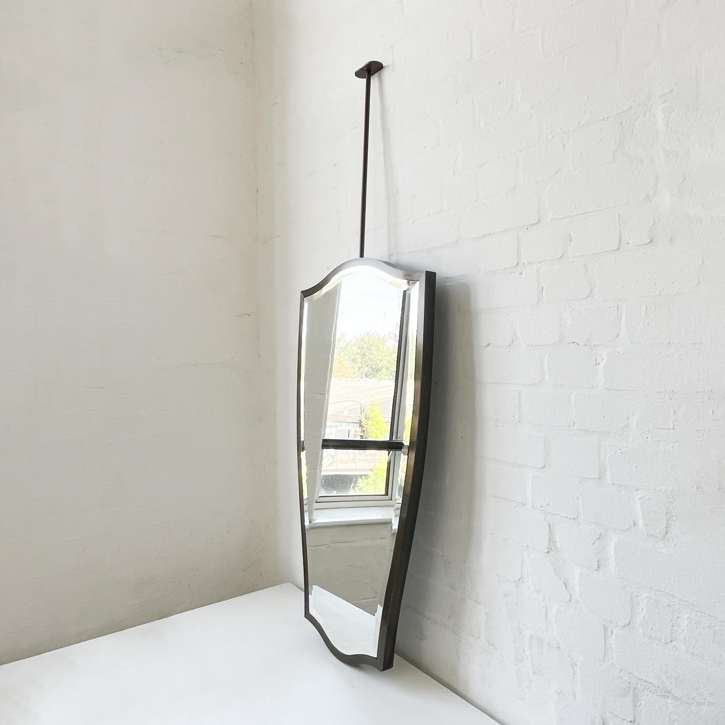 Mid-Century moderno Specchio smussato d'epoca N.7 a forma libera sospeso a soffitto con cornice in bronzo patinato in vendita