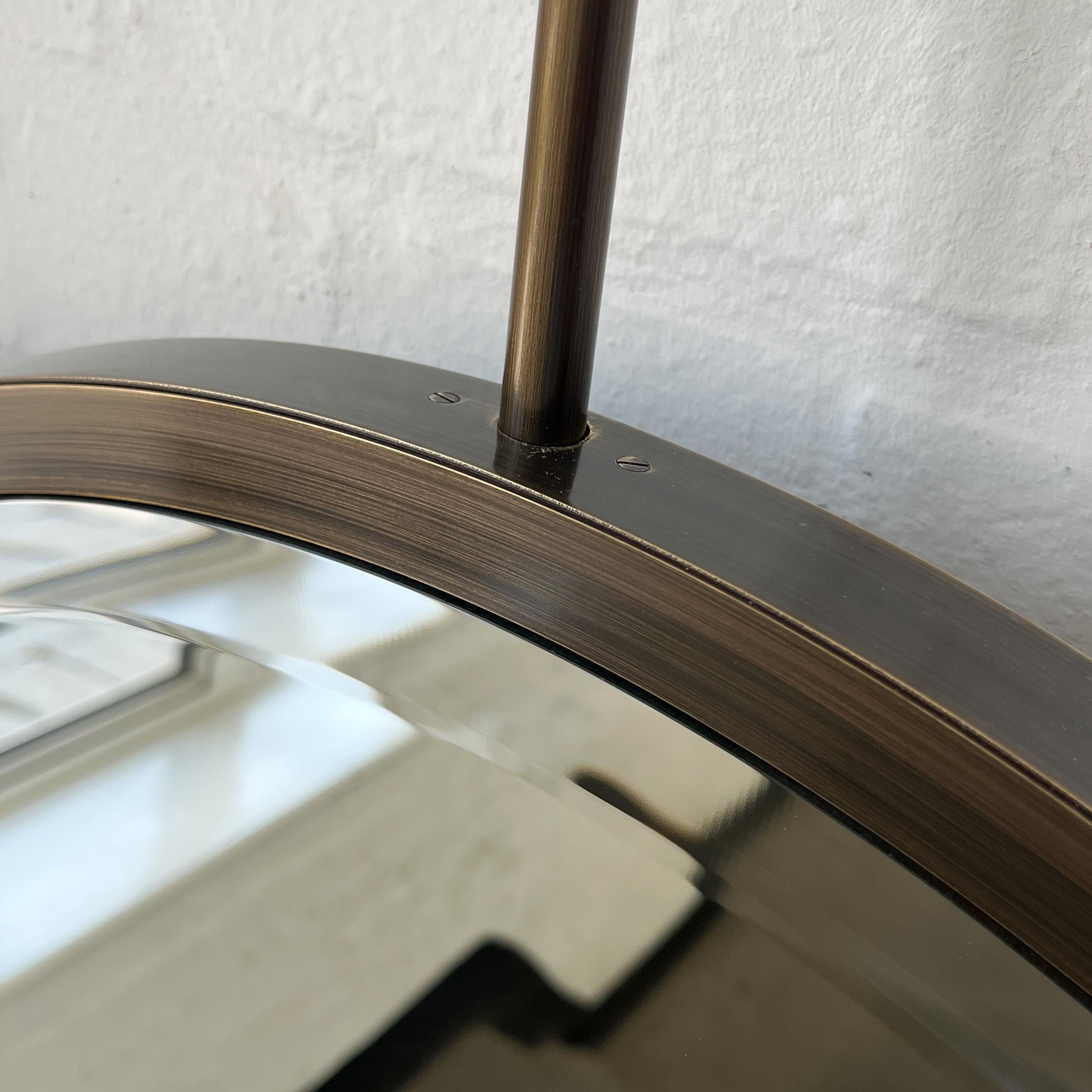 Ottone Specchio smussato d'epoca N.7 a forma libera sospeso a soffitto con cornice in bronzo patinato in vendita