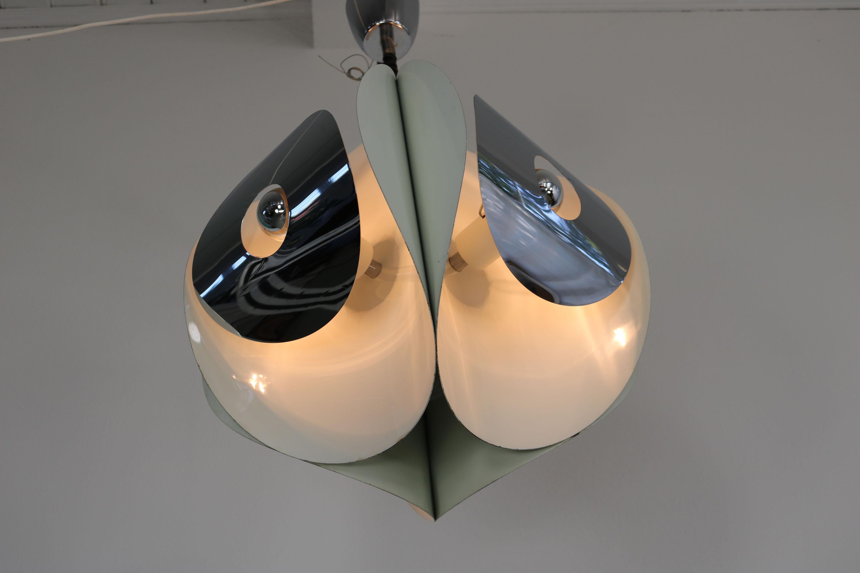 Ceilinglamp with white painted metal & chrome shades, Gioffredo Reggiani, 1970s For Sale 4