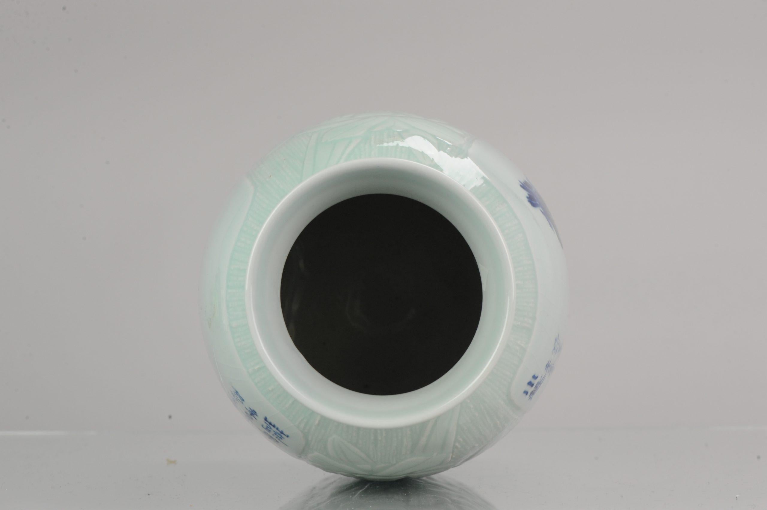 Qing Vaso di porcellana cinese Celadon Anhua con marchio dell'artista Wanglin, datato 2001 in vendita