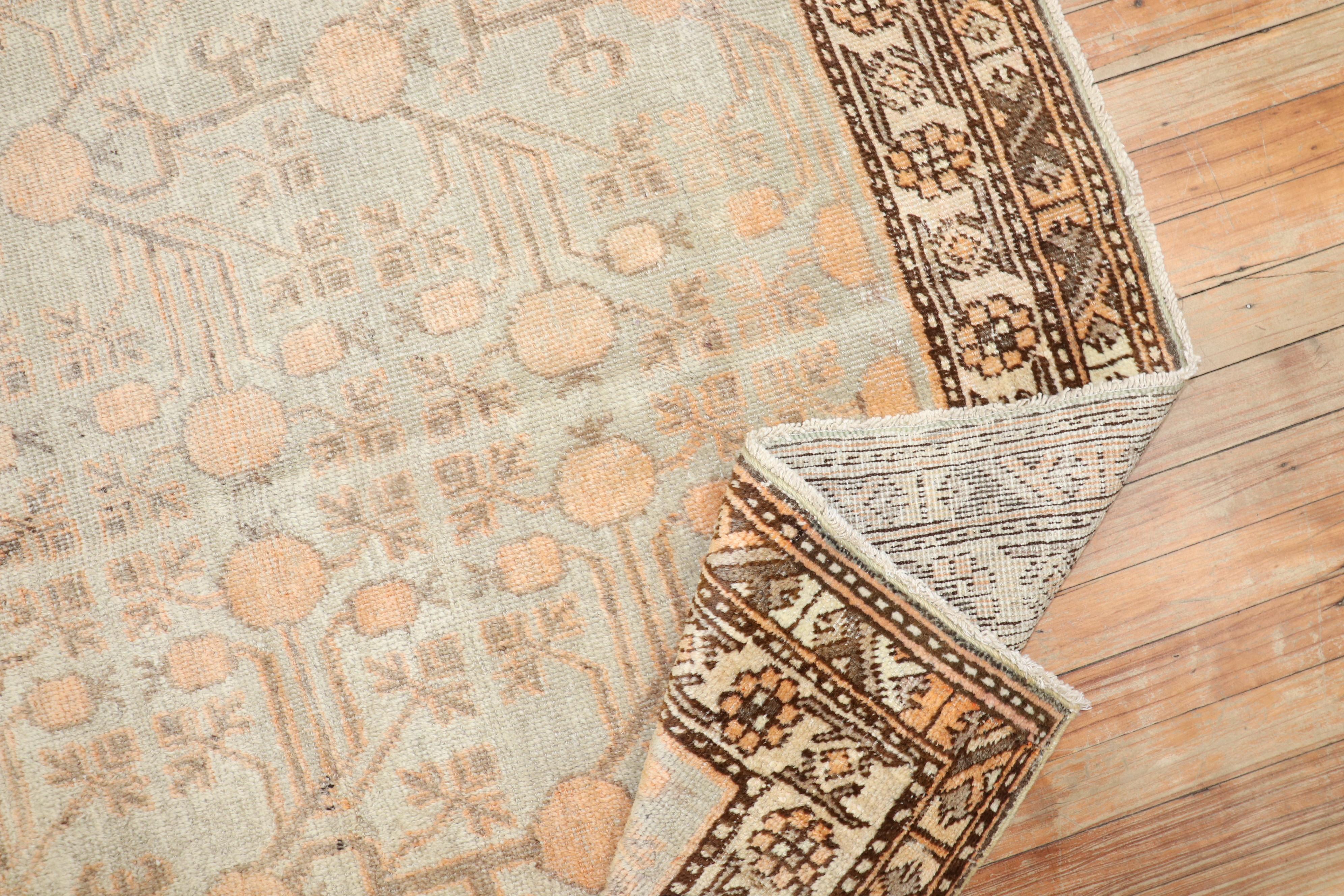 Celadon Antiker Khotan-Teppich im Angebot 5