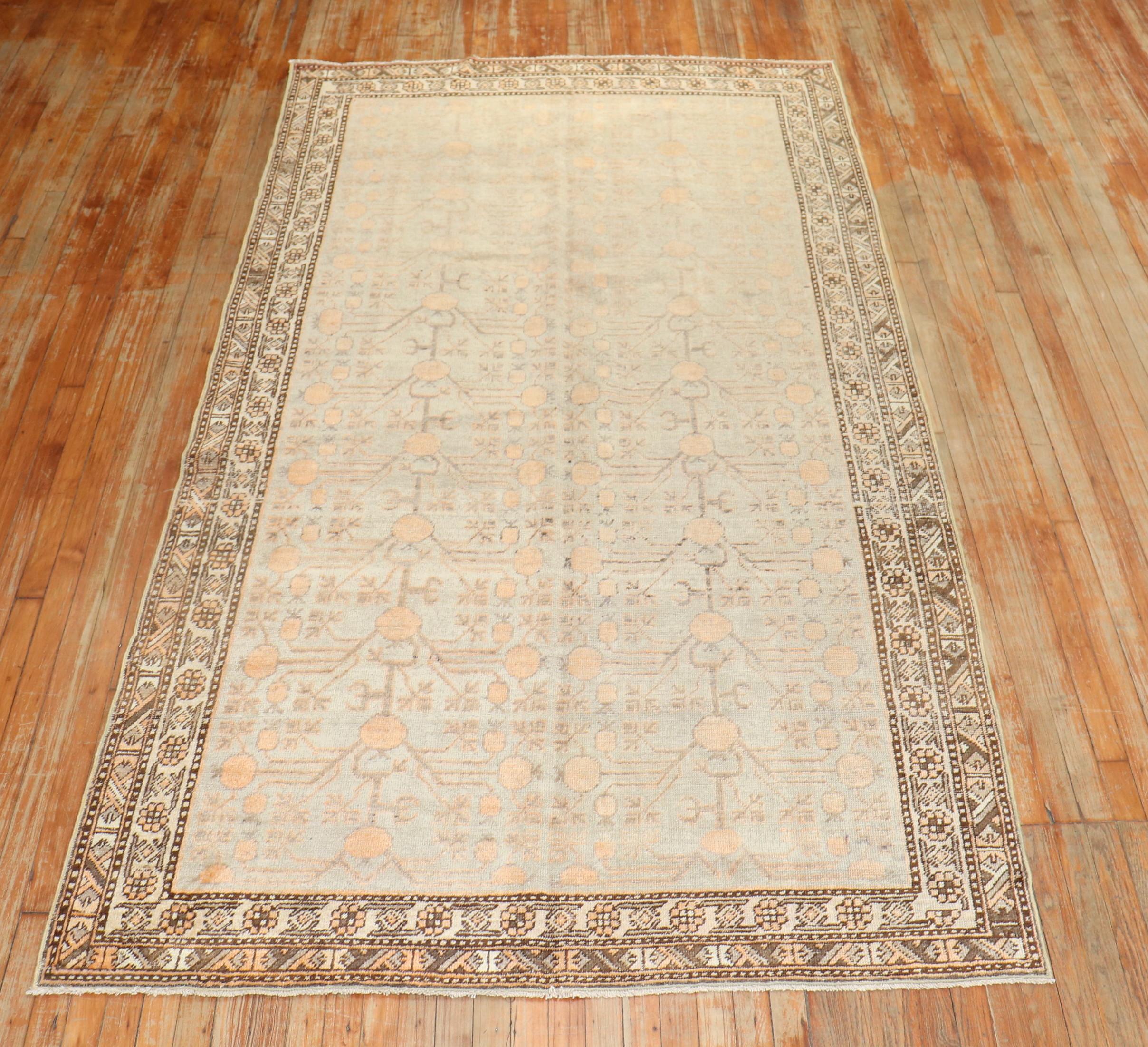 Celadon Antiker Khotan-Teppich (Ostturkestanisch) im Angebot