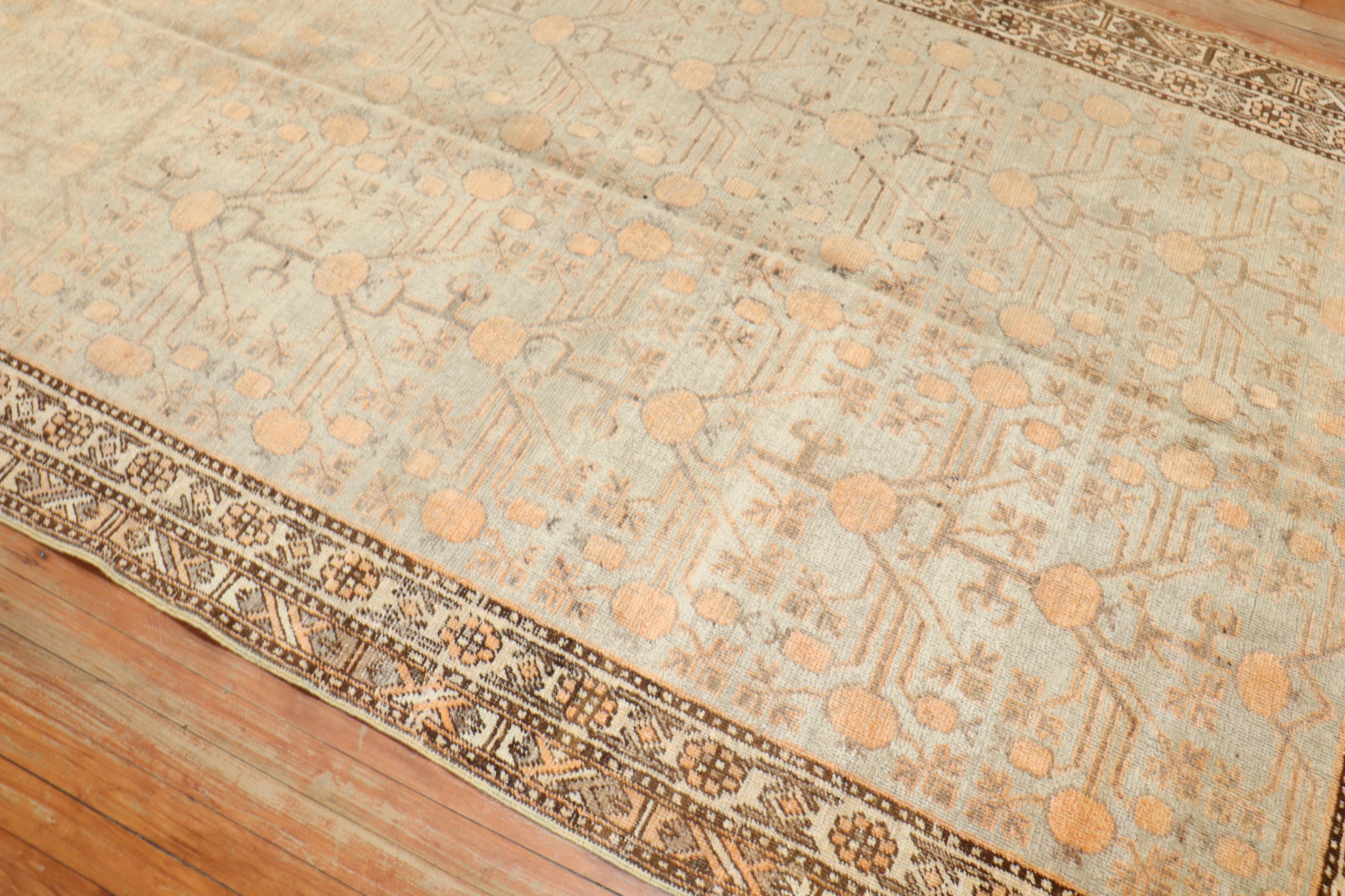 Celadon Antiker Khotan-Teppich im Angebot 2