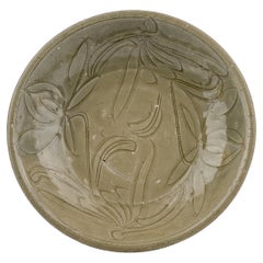 Cuenco de celadón con motivos de loto incisos, dinastía Song