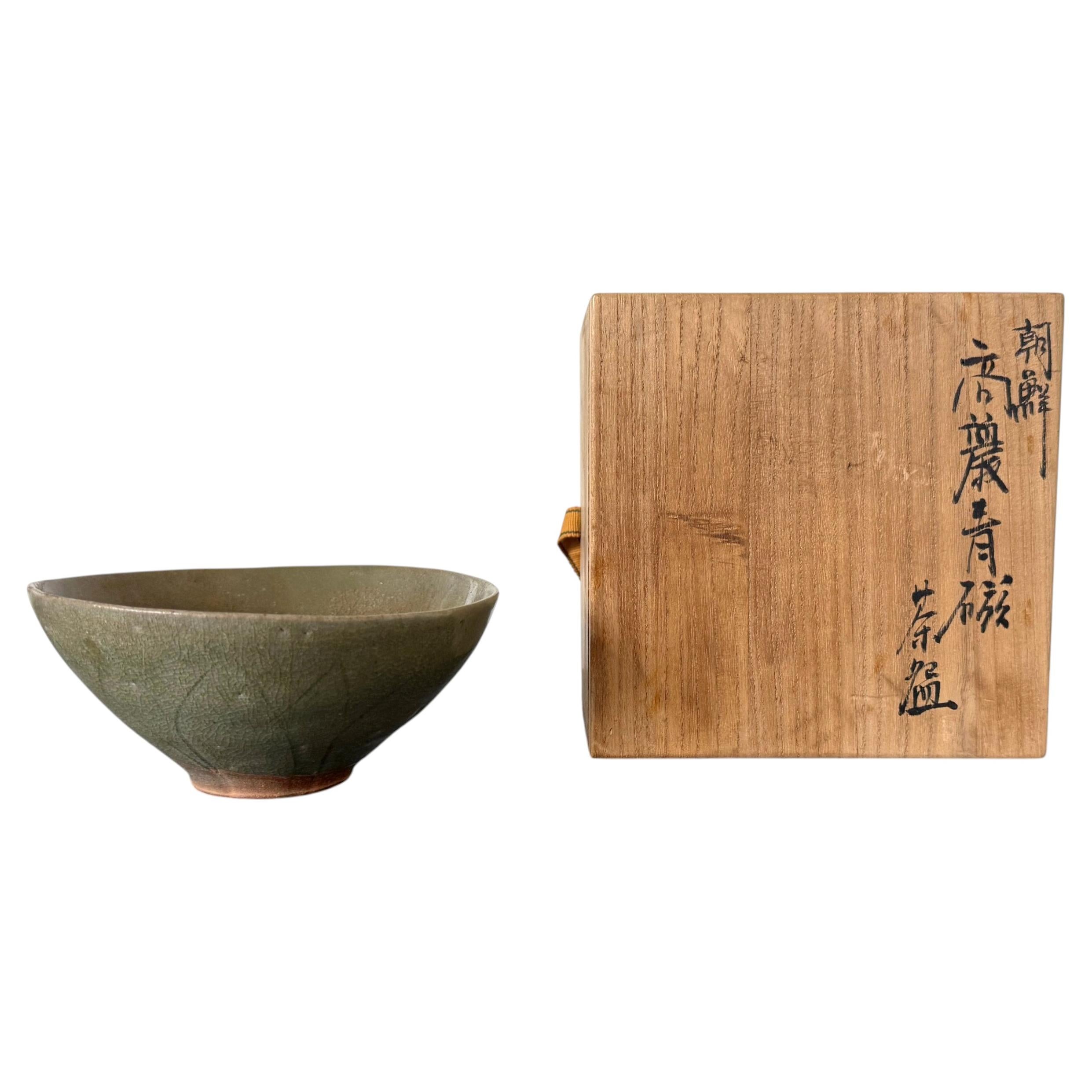 Ciotola di loto in ceramica celadon della dinastia Goryeo coreana con Tomobako in vendita