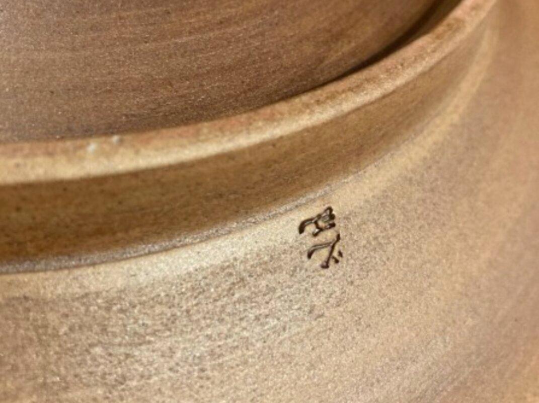 Teller mit Celadon-Kamm-Muster von Kim Pan-ki (Koreanisch) im Angebot