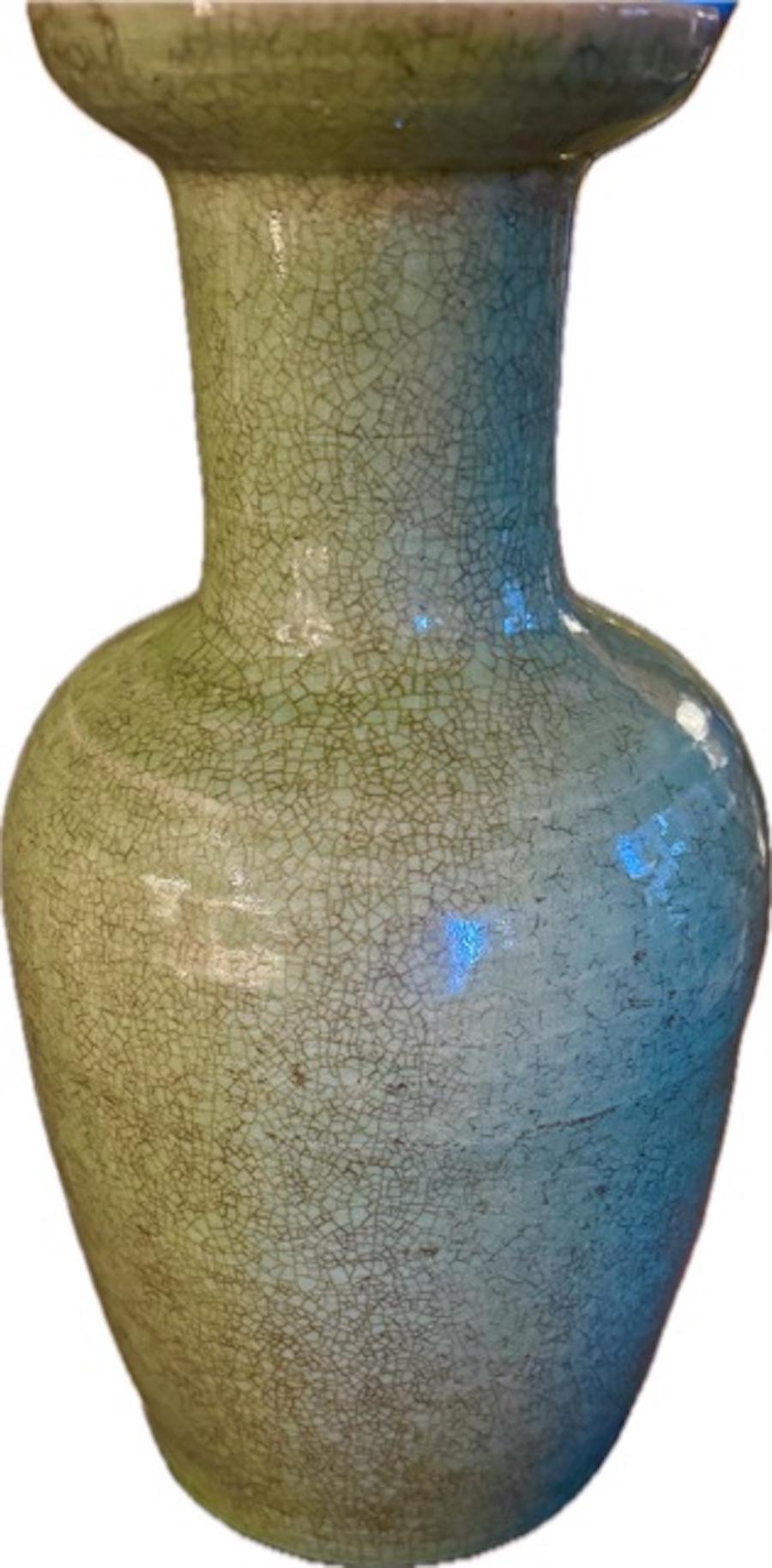 Chinois Paire de lampes en forme de bouteille à l'émail craquelé céladon, Chine, Contemporain en vente