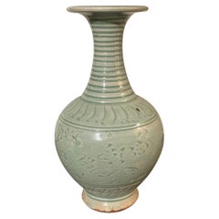 Vase à motifs décoratifs céladon, Chine, contemporain