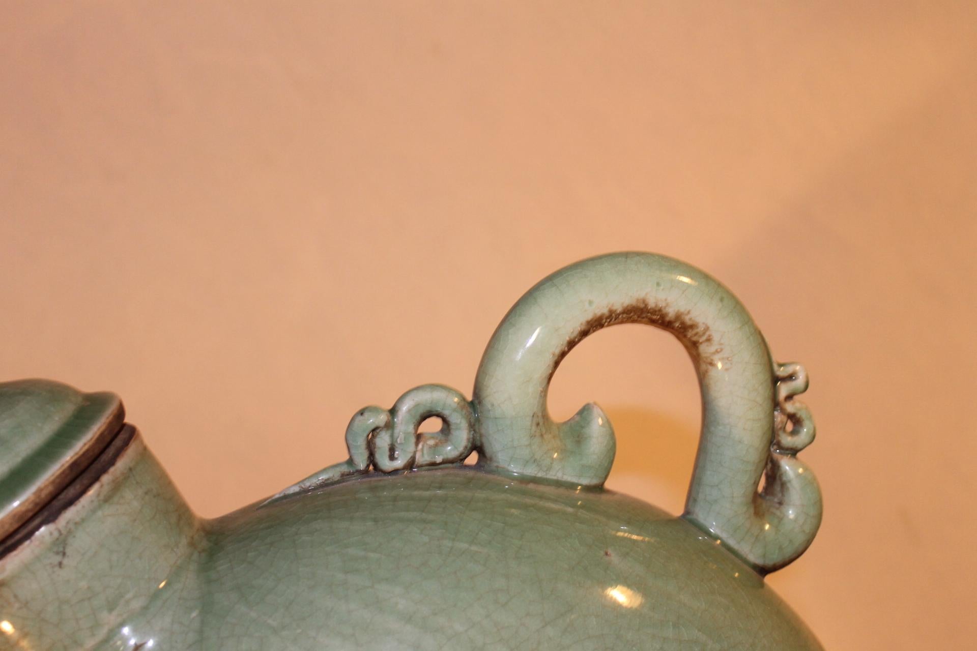 Large decorative teapot in celadon green ceramic, China, 20th century. It is interesting for its size, it is in very good condition. Beautiful quality decorative object.