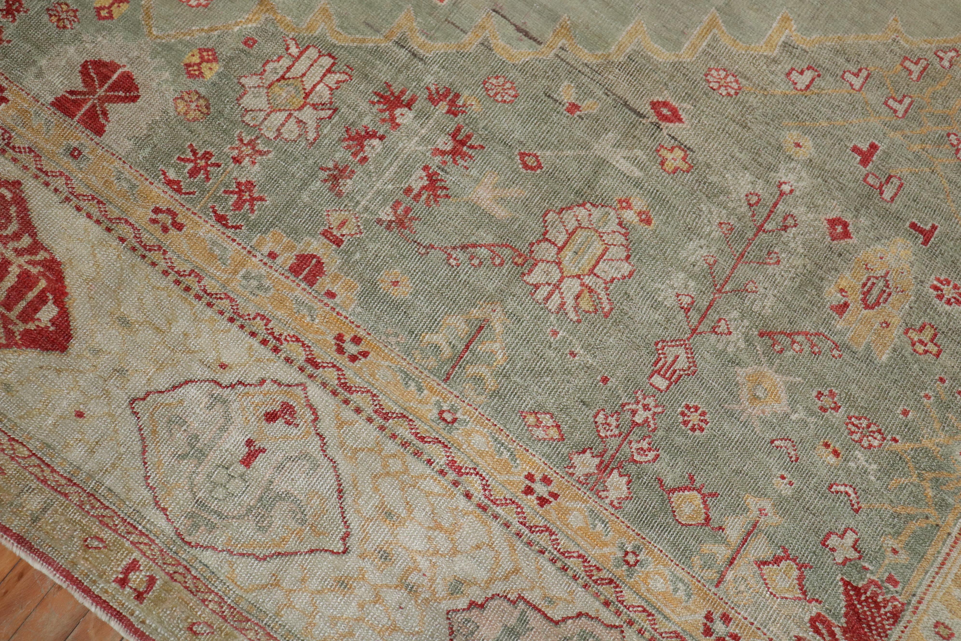 Colección Zabihi Alfombra Oushak Turca Antigua Verde Sobredimensionada Anudado a mano en venta