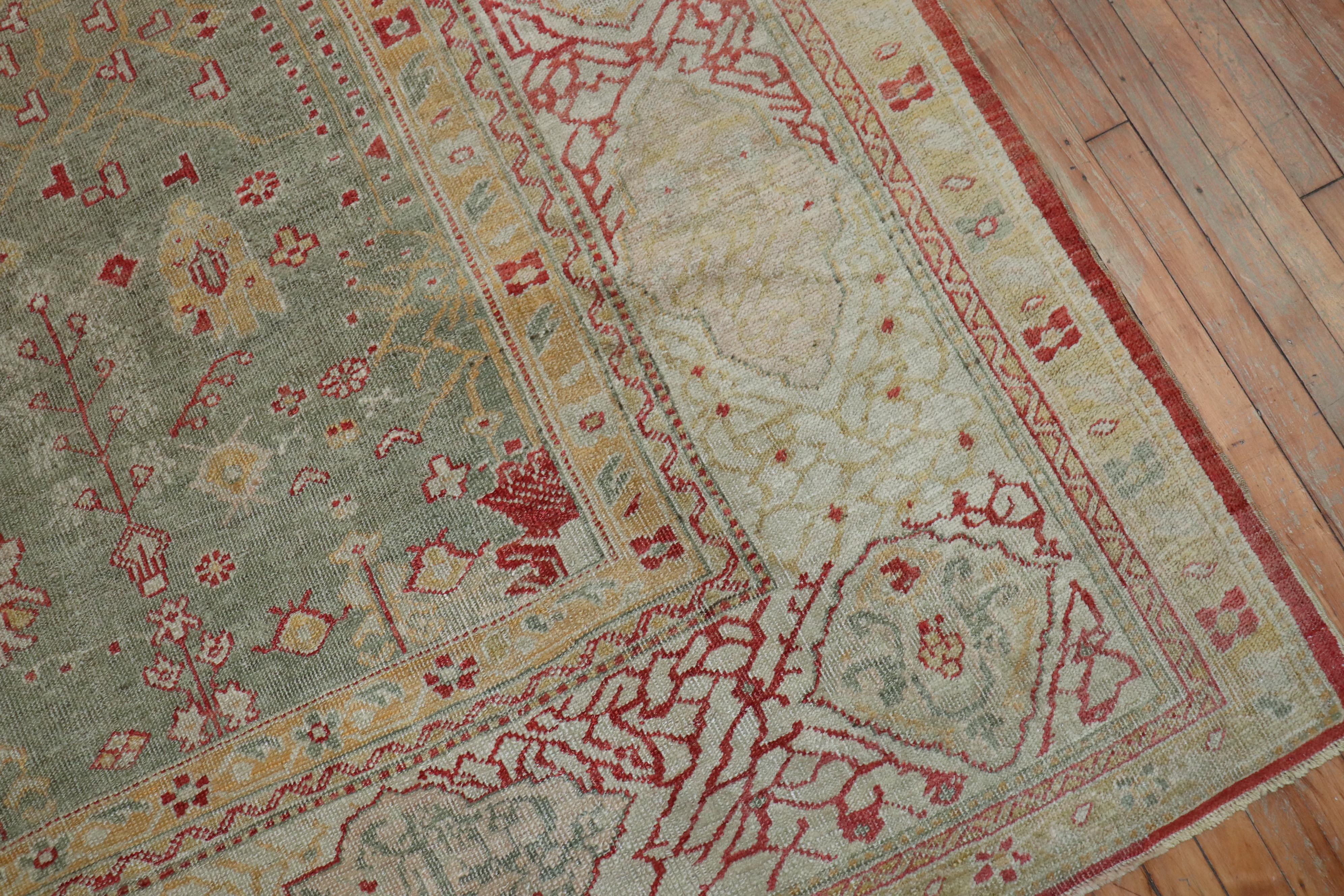 Antiker türkischer Oushak-Teppich in Celadongrün in Übergröße, spätes 19. Jahrhundert im Zustand „Gut“ im Angebot in New York, NY