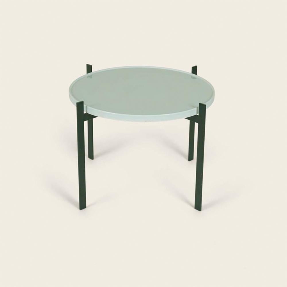 Table à un étage en porcelaine vert céladon par OxDenmarq
Dimensions : D 57 x L 57 x H 38 cm
MATERIAL : Steele, Porcelaine
Également disponible : Différentes options de plateau disponibles

OX DENMARQ est une marque de design danoise qui aspire à