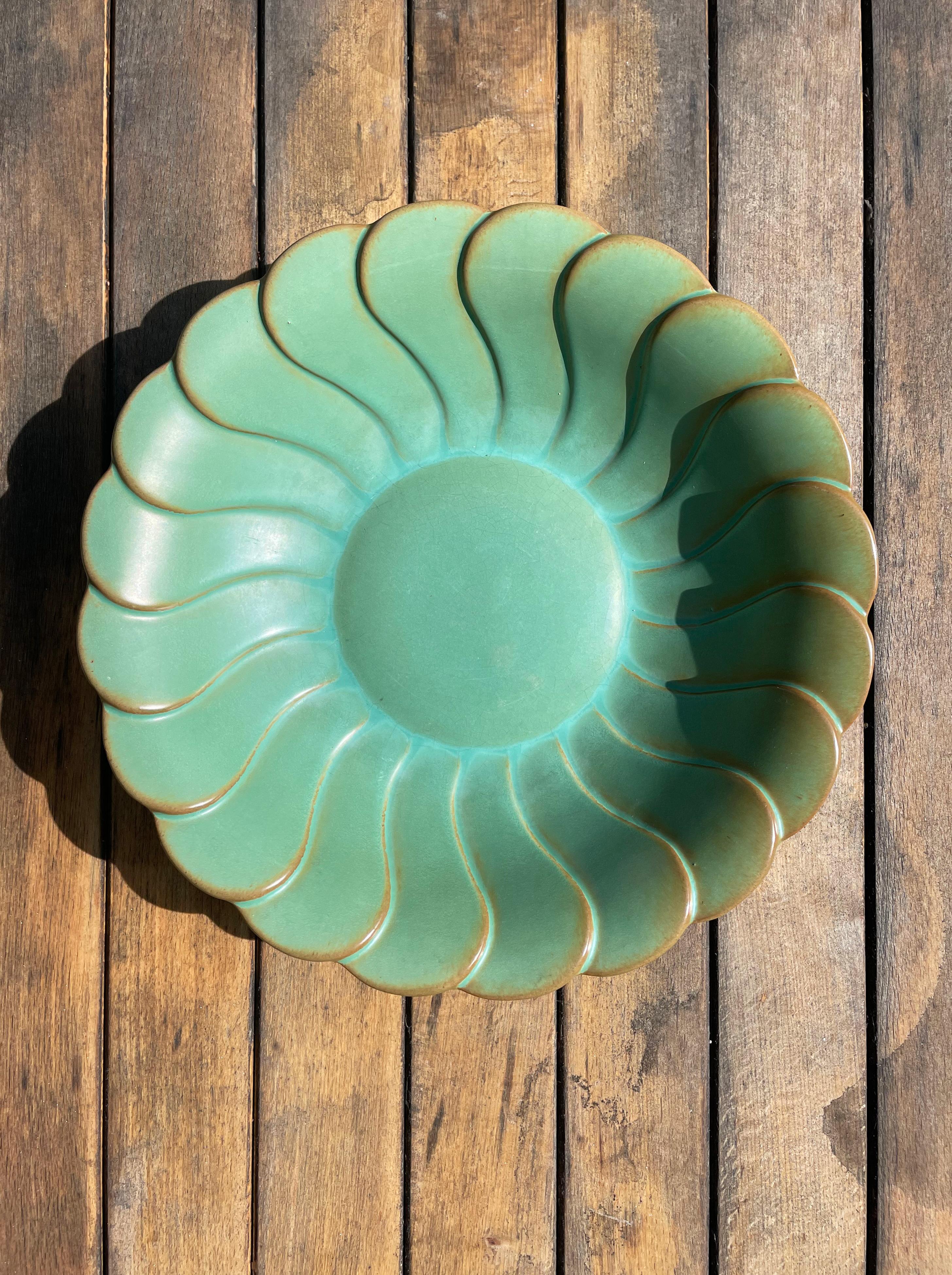 Antiguo plato hondo Art Decó verde celadón, Arthur Percy, años 30 Sueco en venta