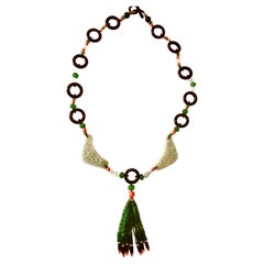 Celadon Jade, schwarzer Onyx, Smaragd und Koralle Halskette