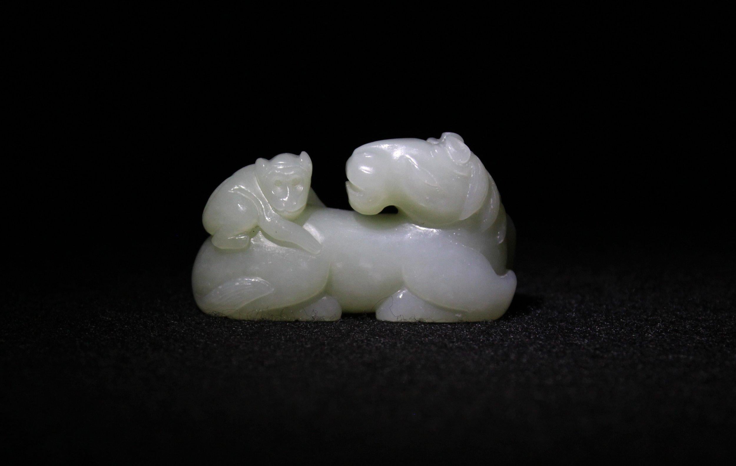 Celadon Jade Pferd und Affen aus Jade im Angebot 2